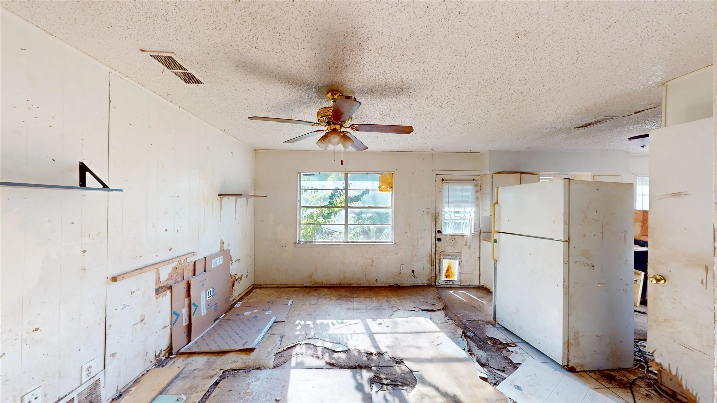 Single Family Residence For Sale in Dallas County , 1923 Spiceberry Lane, Mesquite, Texas 75149, 3 Bedroom, 2 Bathroom, 2 Garage spaces, 1,273 Sqft, built in 1963, mls#21395615, Real Estate Agent in Mesquite, Homes For Sale in Dallas county, Homes For Sale in Mesquite, Realtor in Mesquite Texas, Real Estate Brokerage Independent Realty Texas, Luminita Cordes Realtor