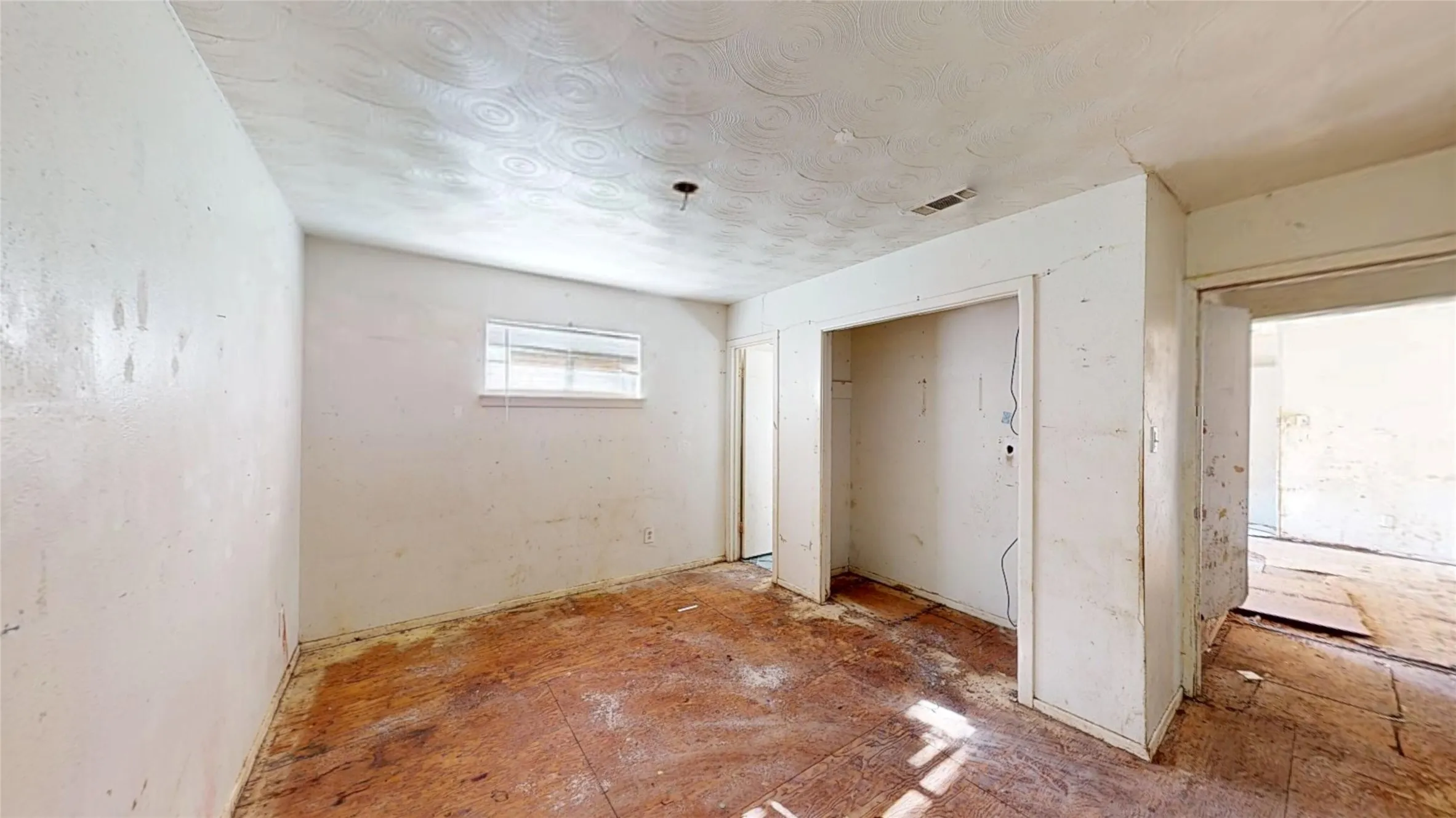 Single Family Residence For Sale in Dallas County , 1923 Spiceberry Lane, Mesquite, Texas 75149, 3 Bedroom, 2 Bathroom, 2 Garage spaces, 1,273 Sqft, built in 1963, mls#21395615, Real Estate Agent in Mesquite, Homes For Sale in Dallas county, Homes For Sale in Mesquite, Realtor in Mesquite Texas, Real Estate Brokerage Independent Realty Texas, Luminita Cordes Realtor