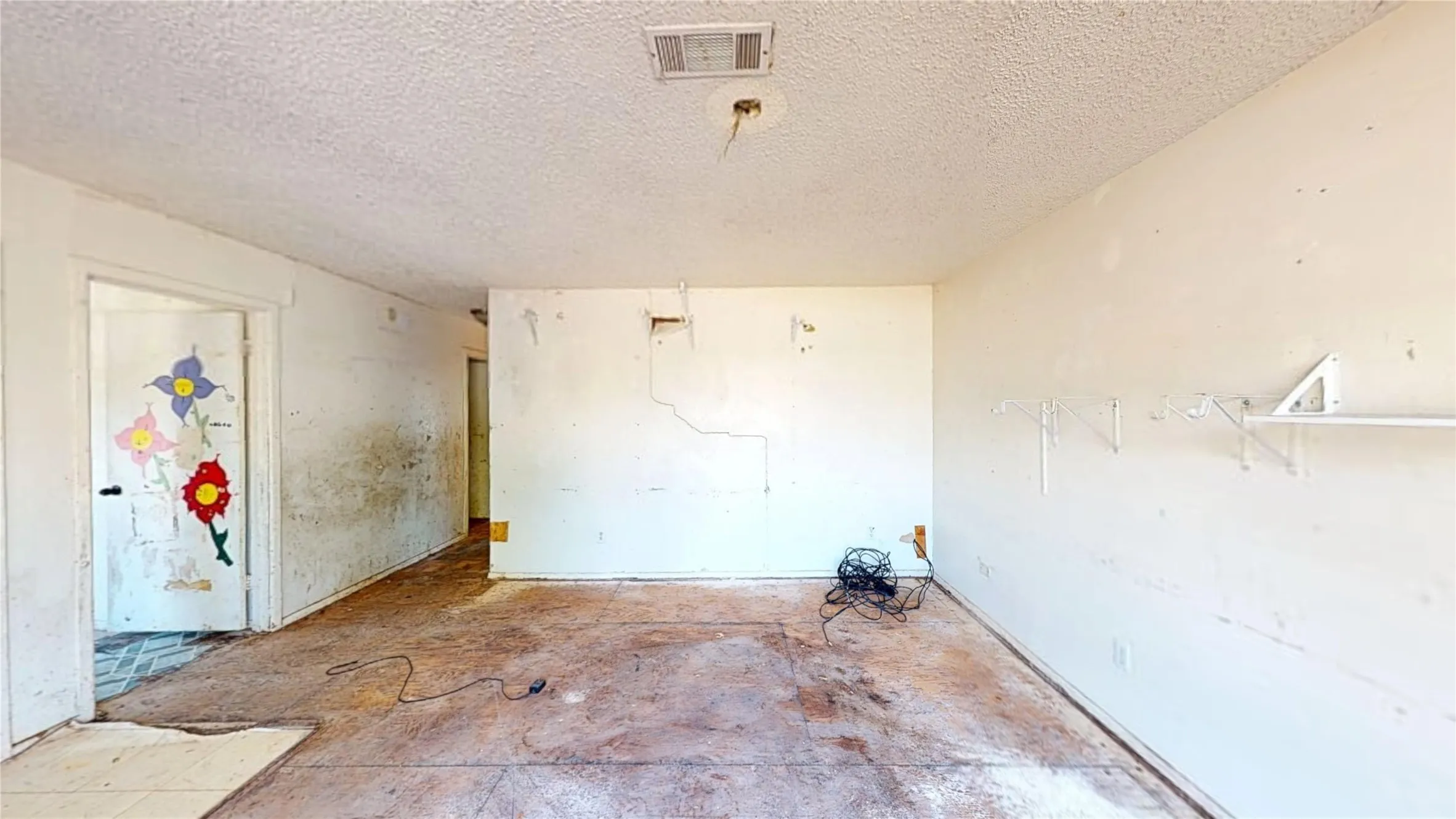 Single Family Residence For Sale in Dallas County , 1923 Spiceberry Lane, Mesquite, Texas 75149, 3 Bedroom, 2 Bathroom, 2 Garage spaces, 1,273 Sqft, built in 1963, mls#21395615, Real Estate Agent in Mesquite, Homes For Sale in Dallas county, Homes For Sale in Mesquite, Realtor in Mesquite Texas, Real Estate Brokerage Independent Realty Texas, Luminita Cordes Realtor