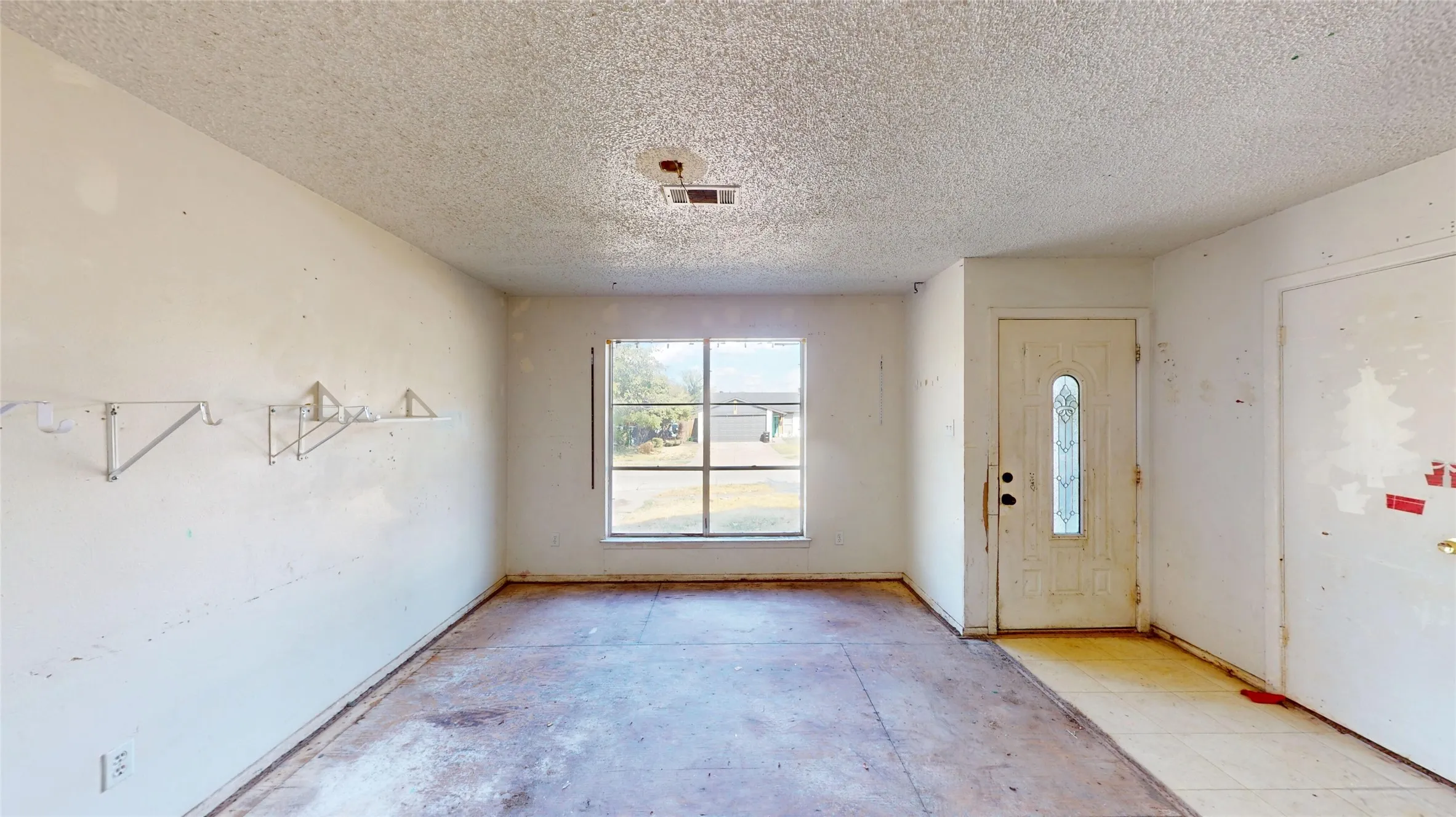 Single Family Residence For Sale in Dallas County , 1923 Spiceberry Lane, Mesquite, Texas 75149, 3 Bedroom, 2 Bathroom, 2 Garage spaces, 1,273 Sqft, built in 1963, mls#21395615, Real Estate Agent in Mesquite, Homes For Sale in Dallas county, Homes For Sale in Mesquite, Realtor in Mesquite Texas, Real Estate Brokerage Independent Realty Texas, Luminita Cordes Realtor