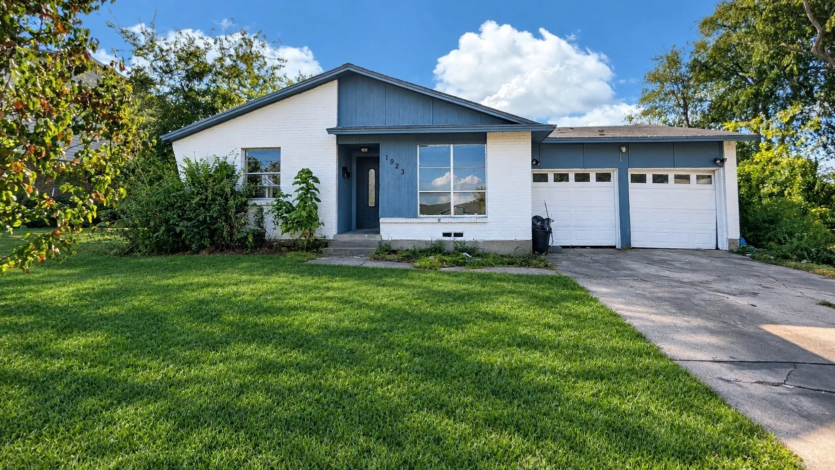 Single Family Residence For Sale