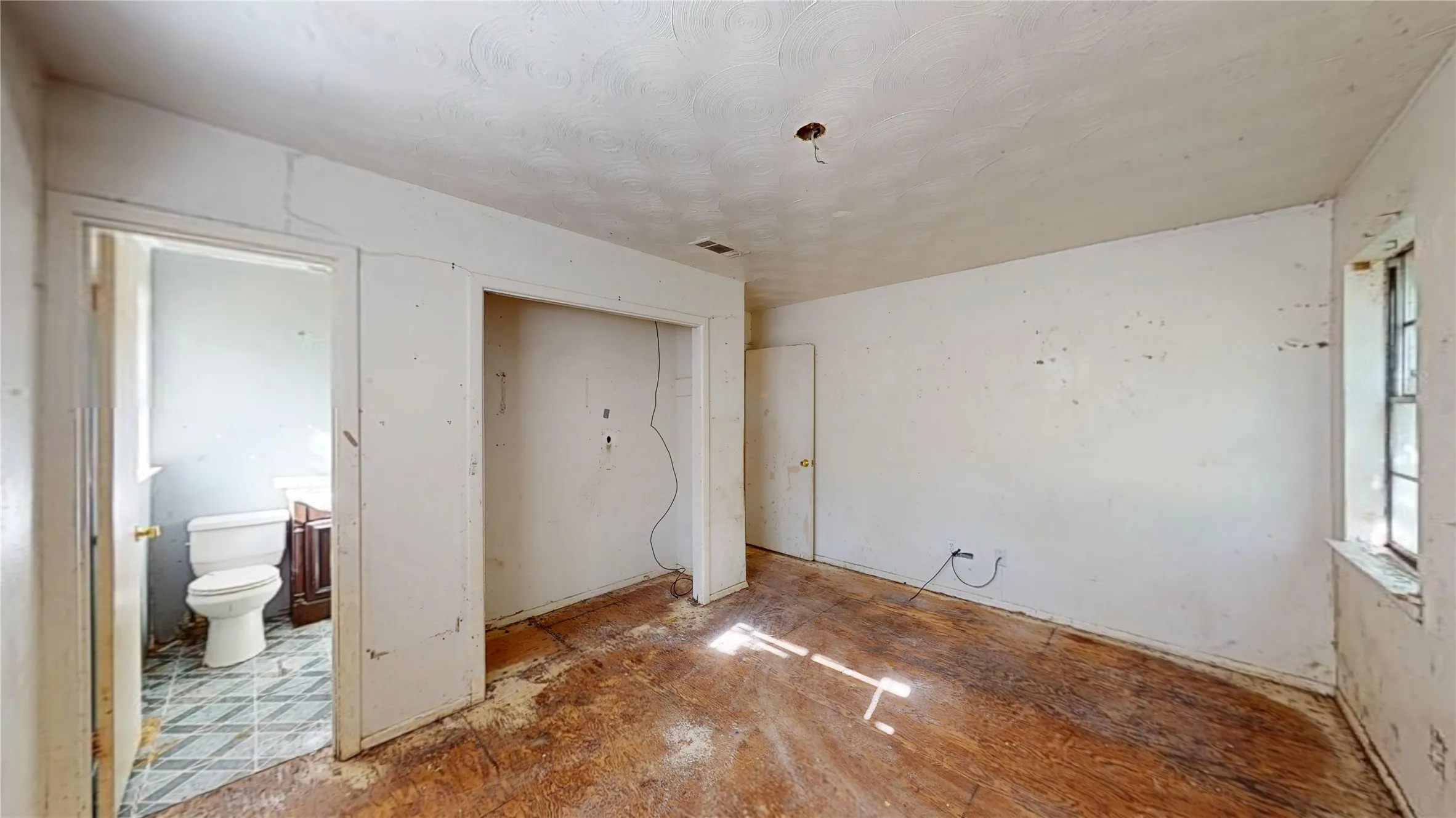 Single Family Residence For Sale in Dallas County , 1923 Spiceberry Lane, Mesquite, Texas 75149, 3 Bedroom, 2 Bathroom, 2 Garage spaces, 1,273 Sqft, built in 1963, mls#21395615, Real Estate Agent in Mesquite, Homes For Sale in Dallas county, Homes For Sale in Mesquite, Realtor in Mesquite Texas, Real Estate Brokerage Independent Realty Texas, Luminita Cordes Realtor