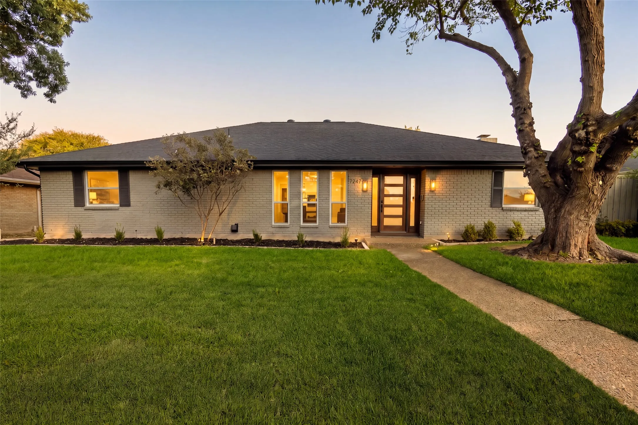 Single Family Residence For Sale in Dallas County , 7247 La Sobrina Drive, Dallas, Texas 75248, 5 Bedroom, 4 Bathroom, 2 Garage spaces, 2,598 Sqft, built in 1971, mls#21393286, Real Estate Agent in Dallas, Homes For Sale in Dallas county, Homes For Sale in Dallas, Realtor in Dallas Texas, Real Estate Brokerage Independent Realty Texas, Luminita Cordes Realtor