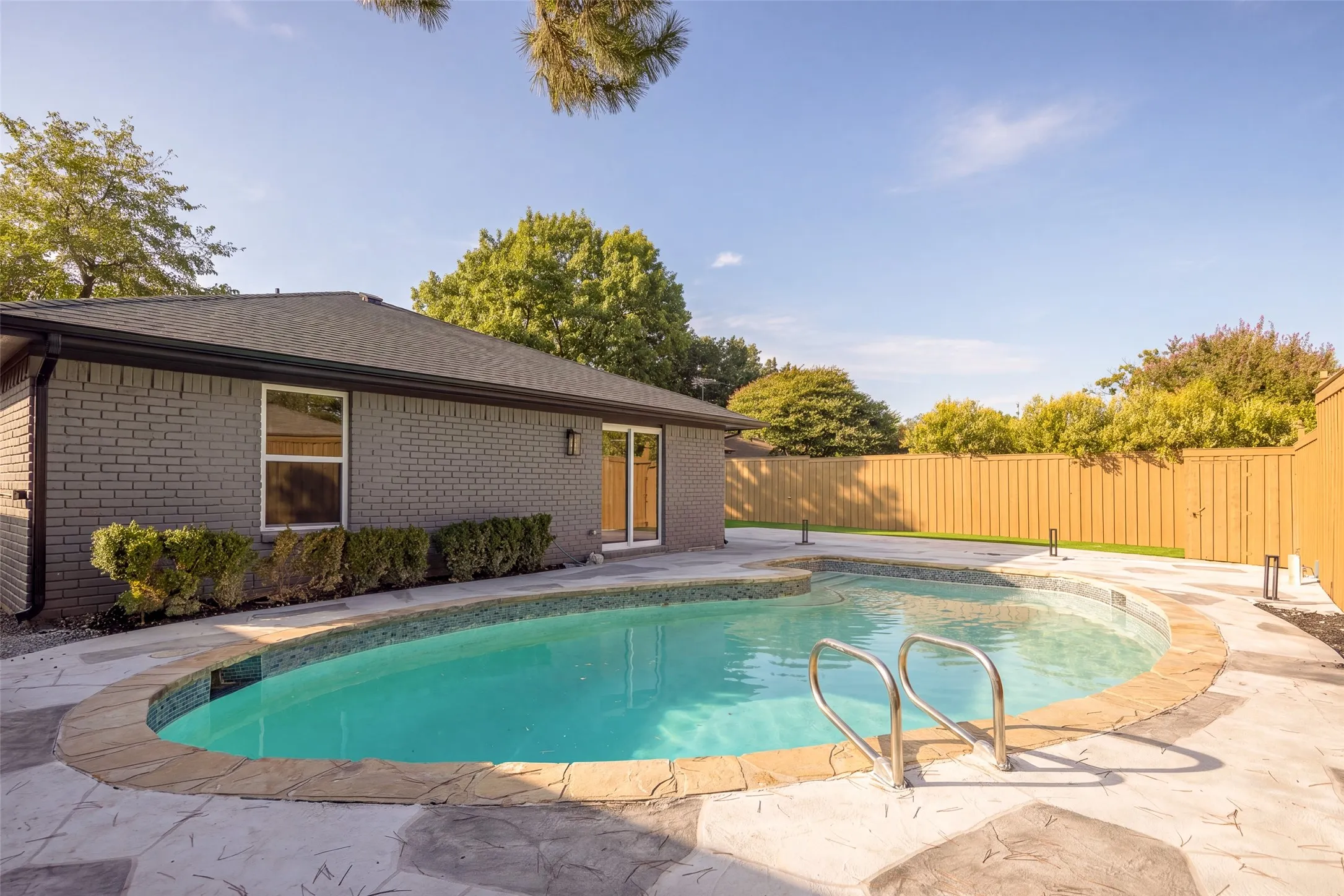 Single Family Residence For Sale in Dallas County , 7247 La Sobrina Drive, Dallas, Texas 75248, 5 Bedroom, 4 Bathroom, 2 Garage spaces, 2,598 Sqft, built in 1971, mls#21393286, Real Estate Agent in Dallas, Homes For Sale in Dallas county, Homes For Sale in Dallas, Realtor in Dallas Texas, Real Estate Brokerage Independent Realty Texas, Luminita Cordes Realtor