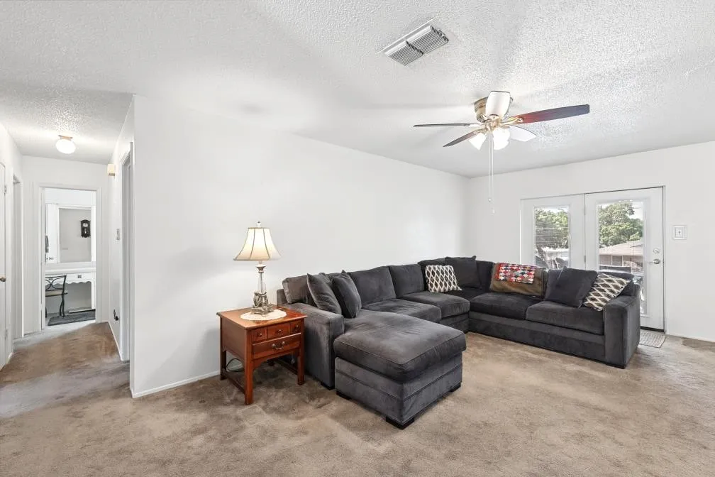 Single Family Residence For Sale in Tarrant County , 409 Arthur Drive, Hurst, Texas 76053, 3 Bedroom, 2 Bathroom, 2 Garage spaces, 1,182 Sqft, built in 1970, mls#21394564, Real Estate Agent in Hurst, Homes For Sale in Tarrant county, Homes For Sale in Hurst, Realtor in Hurst Texas, Real Estate Brokerage Independent Realty Texas, Luminita Cordes Realtor