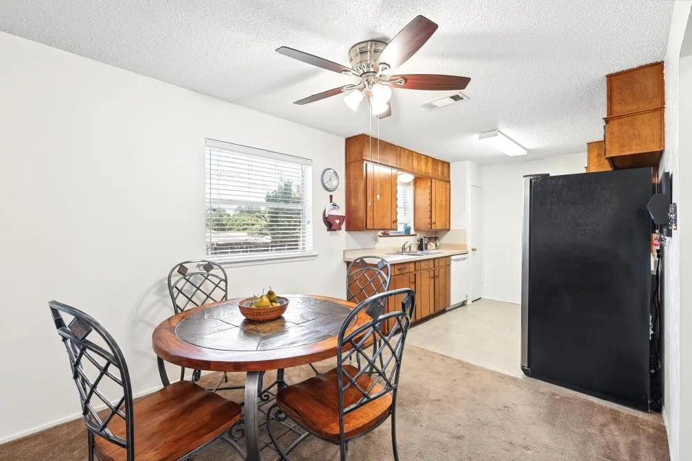 Single Family Residence For Sale in Tarrant County , 409 Arthur Drive, Hurst, Texas 76053, 3 Bedroom, 2 Bathroom, 2 Garage spaces, 1,182 Sqft, built in 1970, mls#21394564, Real Estate Agent in Hurst, Homes For Sale in Tarrant county, Homes For Sale in Hurst, Realtor in Hurst Texas, Real Estate Brokerage Independent Realty Texas, Luminita Cordes Realtor