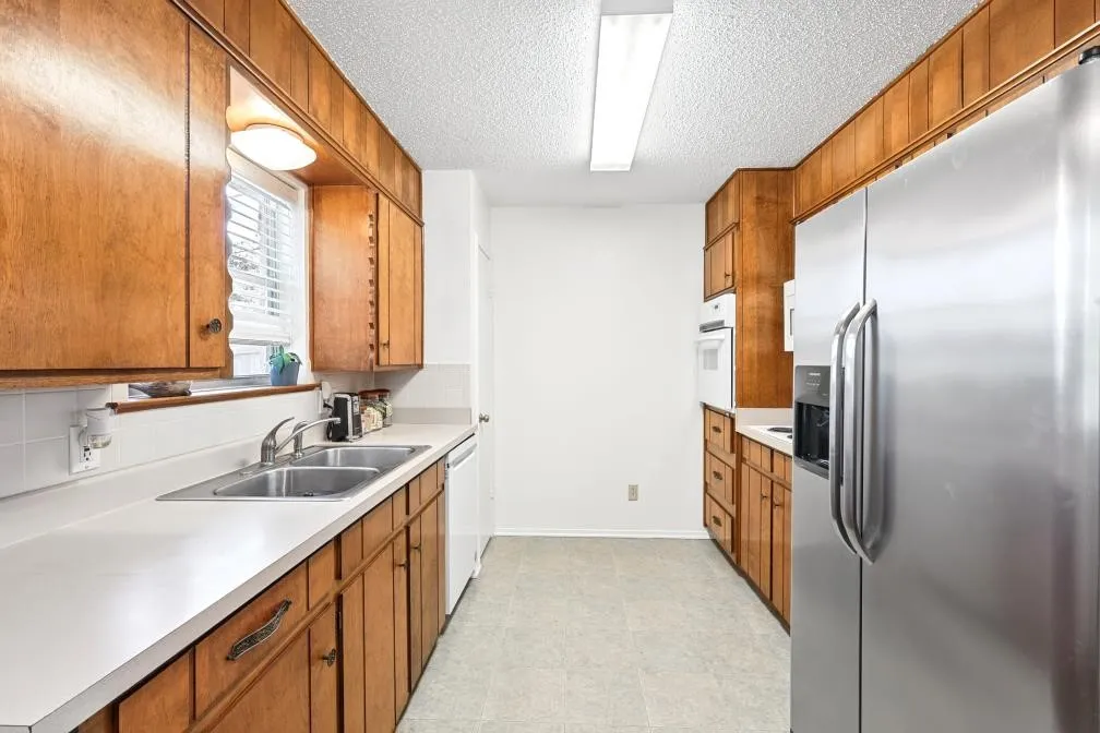 Single Family Residence For Sale in Tarrant County , 409 Arthur Drive, Hurst, Texas 76053, 3 Bedroom, 2 Bathroom, 2 Garage spaces, 1,182 Sqft, built in 1970, mls#21394564, Real Estate Agent in Hurst, Homes For Sale in Tarrant county, Homes For Sale in Hurst, Realtor in Hurst Texas, Real Estate Brokerage Independent Realty Texas, Luminita Cordes Realtor