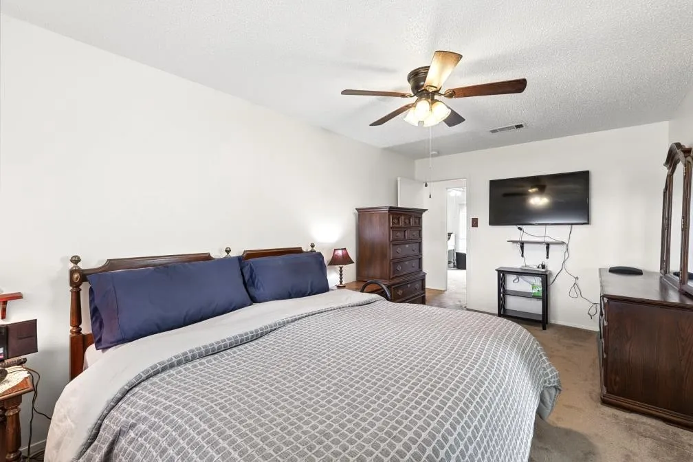 Single Family Residence For Sale in Tarrant County , 409 Arthur Drive, Hurst, Texas 76053, 3 Bedroom, 2 Bathroom, 2 Garage spaces, 1,182 Sqft, built in 1970, mls#21394564, Real Estate Agent in Hurst, Homes For Sale in Tarrant county, Homes For Sale in Hurst, Realtor in Hurst Texas, Real Estate Brokerage Independent Realty Texas, Luminita Cordes Realtor