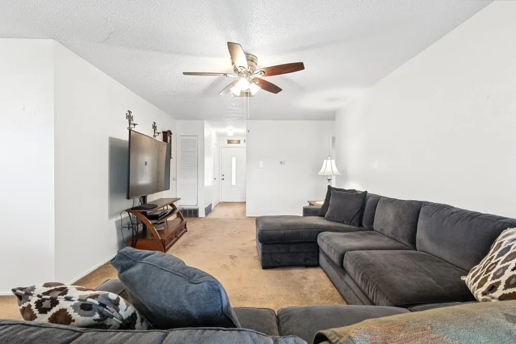 Single Family Residence For Sale in Tarrant County , 409 Arthur Drive, Hurst, Texas 76053, 3 Bedroom, 2 Bathroom, 2 Garage spaces, 1,182 Sqft, built in 1970, mls#21394564, Real Estate Agent in Hurst, Homes For Sale in Tarrant county, Homes For Sale in Hurst, Realtor in Hurst Texas, Real Estate Brokerage Independent Realty Texas, Luminita Cordes Realtor