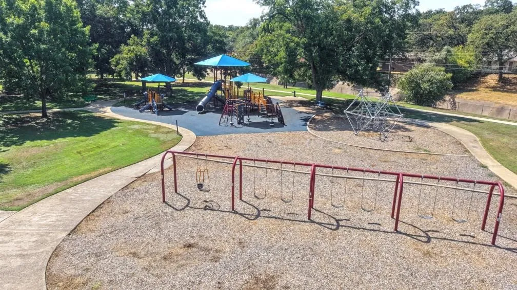 Single Family Residence For Sale in Tarrant County , 409 Arthur Drive, Hurst, Texas 76053, 3 Bedroom, 2 Bathroom, 2 Garage spaces, 1,182 Sqft, built in 1970, mls#21394564, Real Estate Agent in Hurst, Homes For Sale in Tarrant county, Homes For Sale in Hurst, Realtor in Hurst Texas, Real Estate Brokerage Independent Realty Texas, Luminita Cordes Realtor