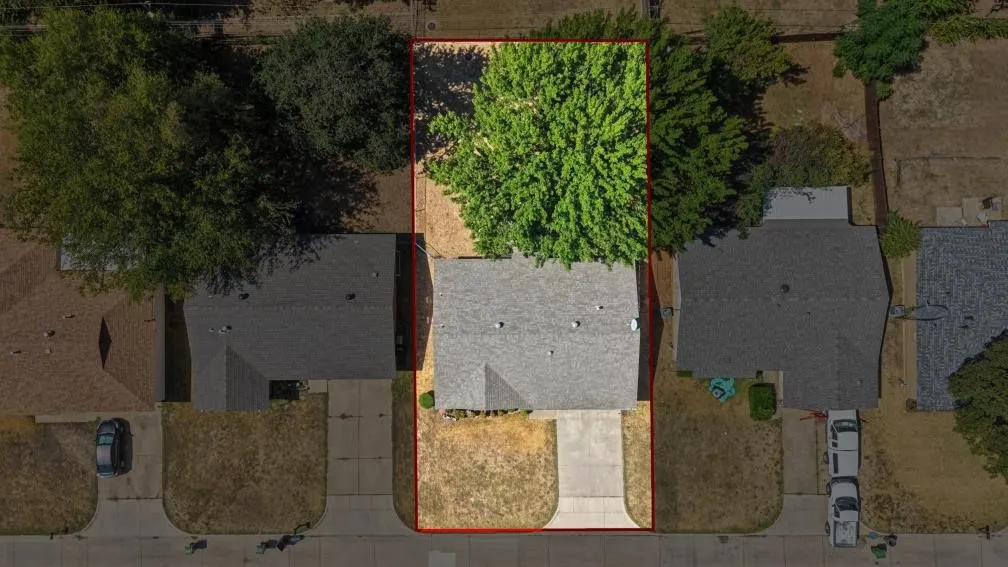 Single Family Residence For Sale in Tarrant County , 409 Arthur Drive, Hurst, Texas 76053, 3 Bedroom, 2 Bathroom, 2 Garage spaces, 1,182 Sqft, built in 1970, mls#21394564, Real Estate Agent in Hurst, Homes For Sale in Tarrant county, Homes For Sale in Hurst, Realtor in Hurst Texas, Real Estate Brokerage Independent Realty Texas, Luminita Cordes Realtor