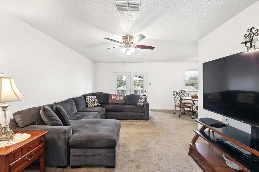 Single Family Residence For Sale in Tarrant County , 409 Arthur Drive, Hurst, Texas 76053, 3 Bedroom, 2 Bathroom, 2 Garage spaces, 1,182 Sqft, built in 1970, mls#21394564, Real Estate Agent in Hurst, Homes For Sale in Tarrant county, Homes For Sale in Hurst, Realtor in Hurst Texas, Real Estate Brokerage Independent Realty Texas, Luminita Cordes Realtor