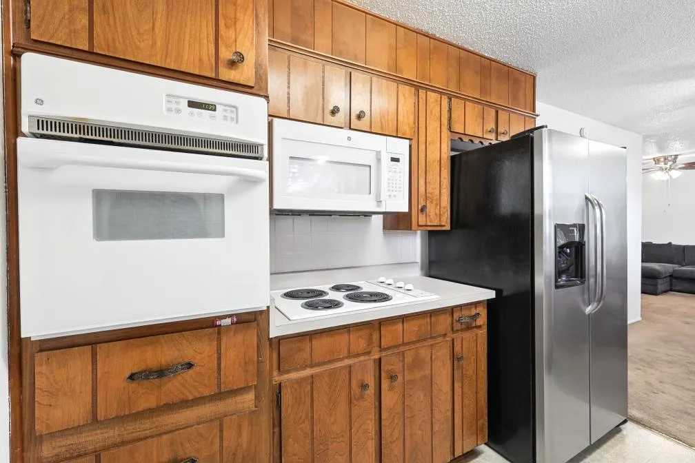 Single Family Residence For Sale in Tarrant County , 409 Arthur Drive, Hurst, Texas 76053, 3 Bedroom, 2 Bathroom, 2 Garage spaces, 1,182 Sqft, built in 1970, mls#21394564, Real Estate Agent in Hurst, Homes For Sale in Tarrant county, Homes For Sale in Hurst, Realtor in Hurst Texas, Real Estate Brokerage Independent Realty Texas, Luminita Cordes Realtor
