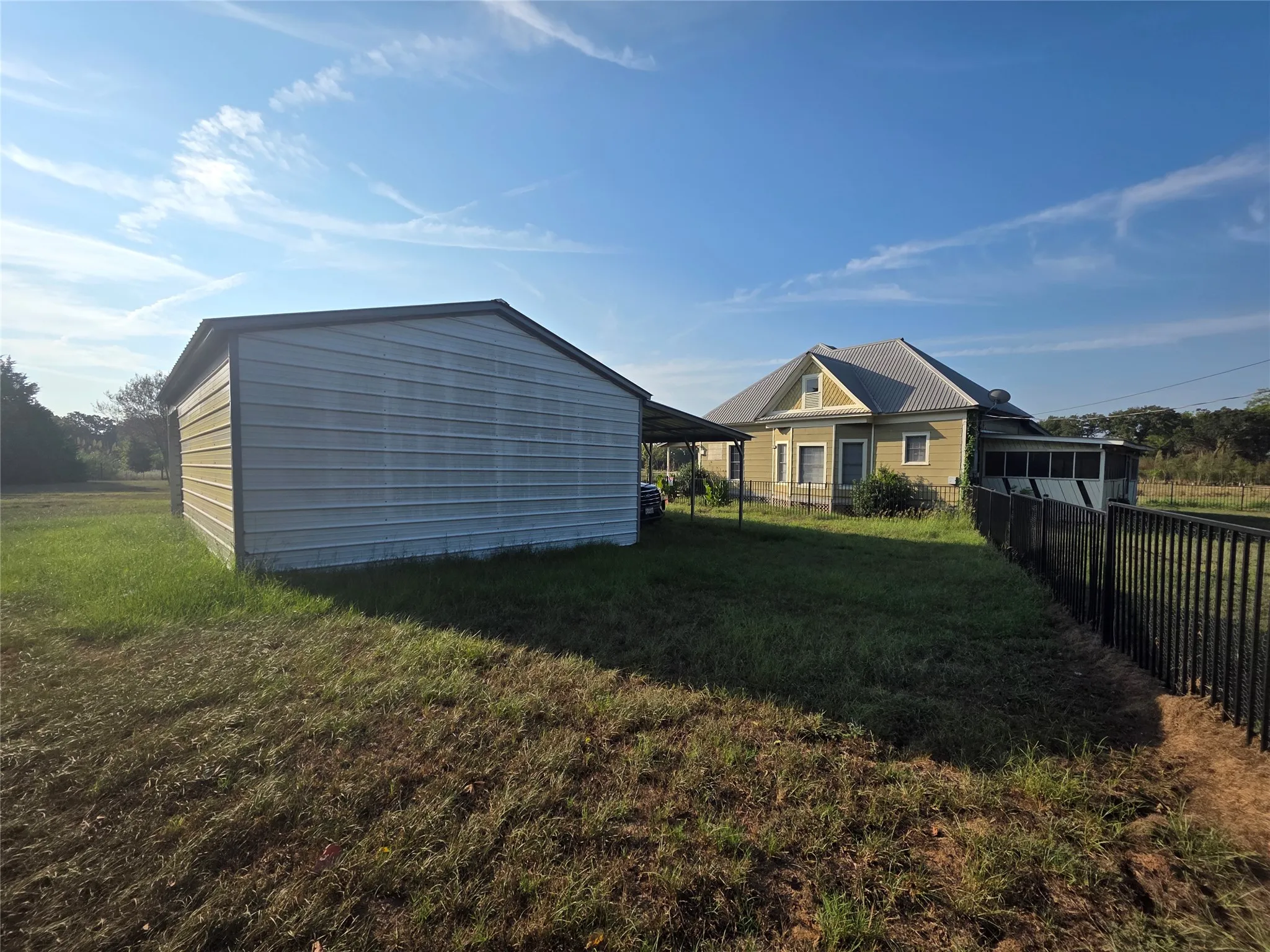 Single Family Residence For Sale in Limestone County , 1292 Fm 1365, Mexia, Texas 76667, 3 Bedroom, 2 Bathroom, Garage spaces, 1,560 Sqft, built in 1980, mls#21380362, Real Estate Agent in Mexia, Homes For Sale in Limestone county, Homes For Sale in Mexia, Realtor in Mexia Texas, Real Estate Brokerage Independent Realty Texas, Luminita Cordes Realtor
