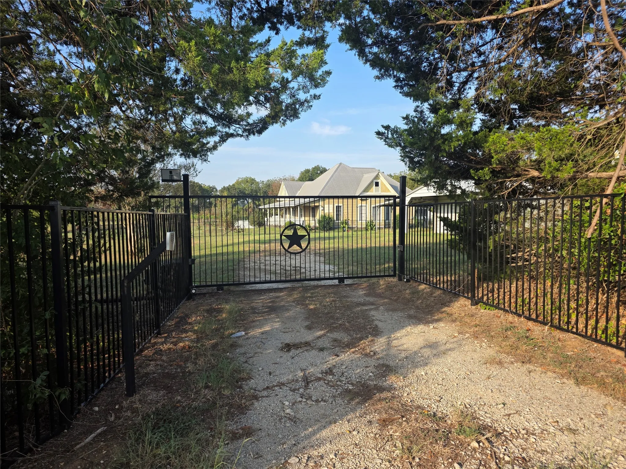 Single Family Residence For Sale in Limestone County , 1292 Fm 1365, Mexia, Texas 76667, 3 Bedroom, 2 Bathroom, Garage spaces, 1,560 Sqft, built in 1980, mls#21380362, Real Estate Agent in Mexia, Homes For Sale in Limestone county, Homes For Sale in Mexia, Realtor in Mexia Texas, Real Estate Brokerage Independent Realty Texas, Luminita Cordes Realtor