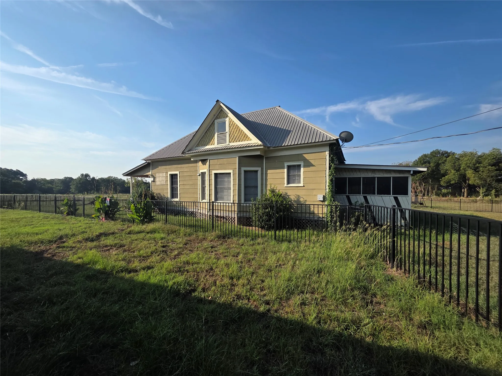 Single Family Residence For Sale in Limestone County , 1292 Fm 1365, Mexia, Texas 76667, 3 Bedroom, 2 Bathroom, Garage spaces, 1,560 Sqft, built in 1980, mls#21380362, Real Estate Agent in Mexia, Homes For Sale in Limestone county, Homes For Sale in Mexia, Realtor in Mexia Texas, Real Estate Brokerage Independent Realty Texas, Luminita Cordes Realtor