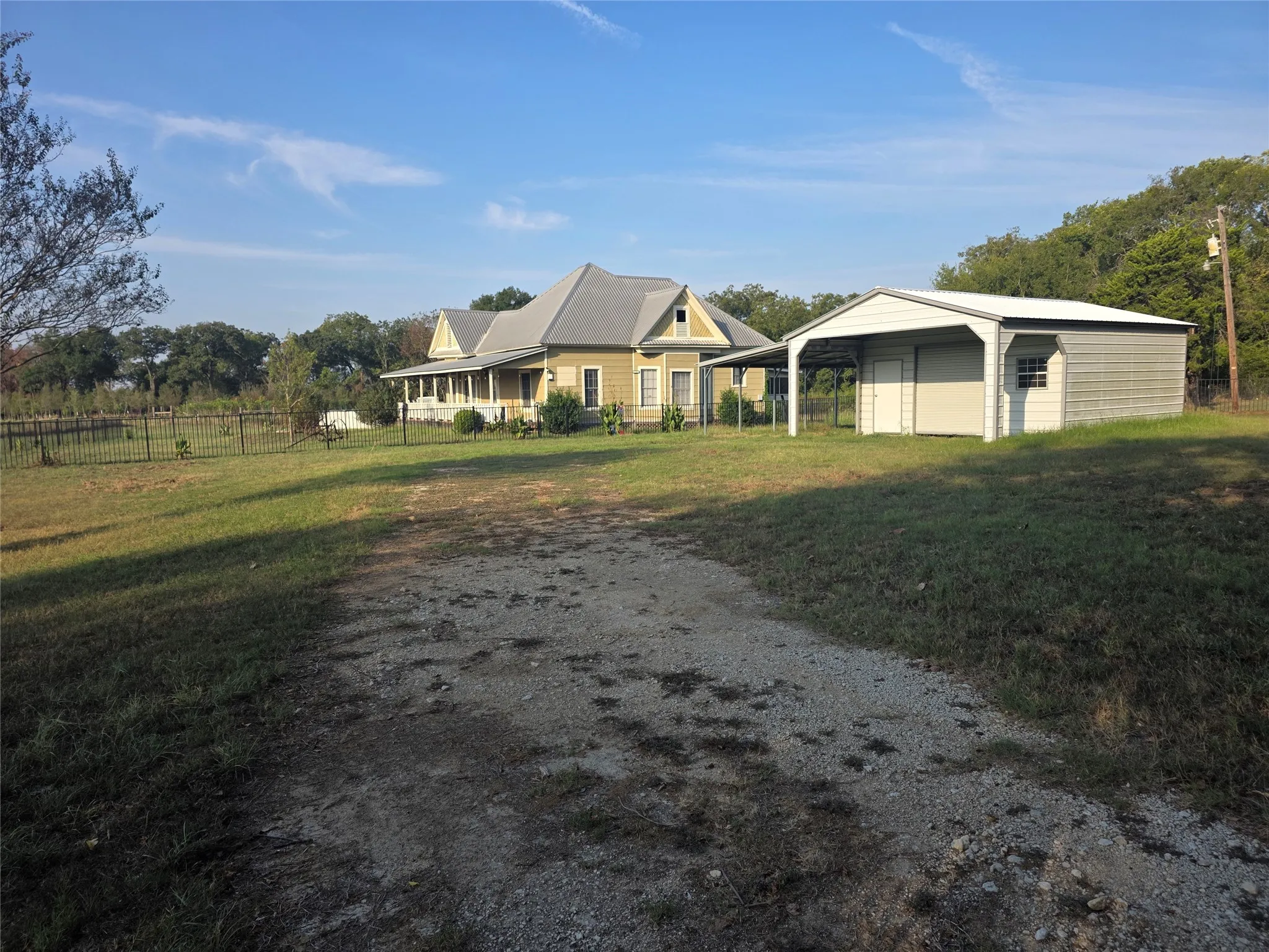Single Family Residence For Sale in Limestone County , 1292 Fm 1365, Mexia, Texas 76667, 3 Bedroom, 2 Bathroom, Garage spaces, 1,560 Sqft, built in 1980, mls#21380362, Real Estate Agent in Mexia, Homes For Sale in Limestone county, Homes For Sale in Mexia, Realtor in Mexia Texas, Real Estate Brokerage Independent Realty Texas, Luminita Cordes Realtor