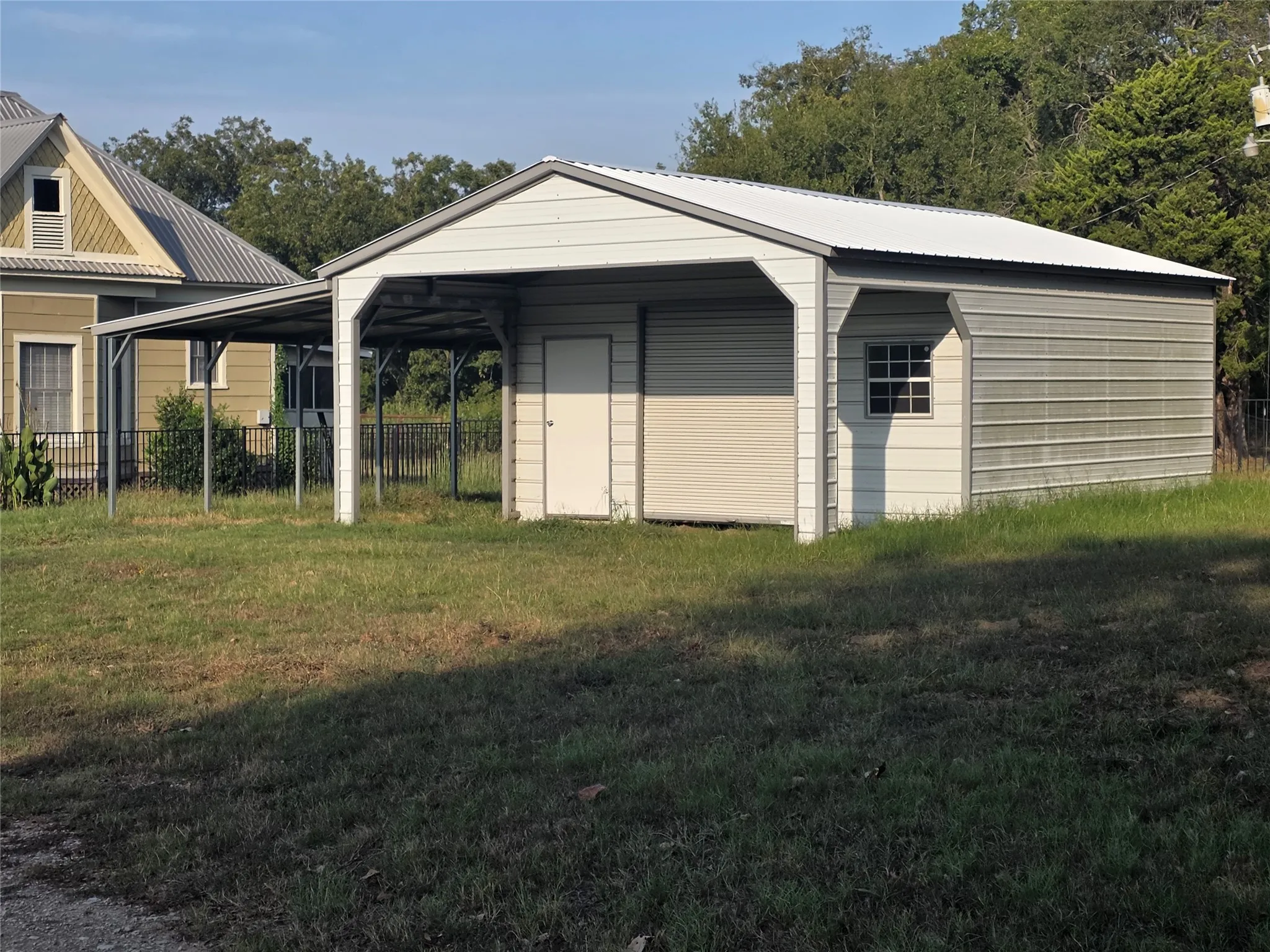 Single Family Residence For Sale in Limestone County , 1292 Fm 1365, Mexia, Texas 76667, 3 Bedroom, 2 Bathroom, Garage spaces, 1,560 Sqft, built in 1980, mls#21380362, Real Estate Agent in Mexia, Homes For Sale in Limestone county, Homes For Sale in Mexia, Realtor in Mexia Texas, Real Estate Brokerage Independent Realty Texas, Luminita Cordes Realtor