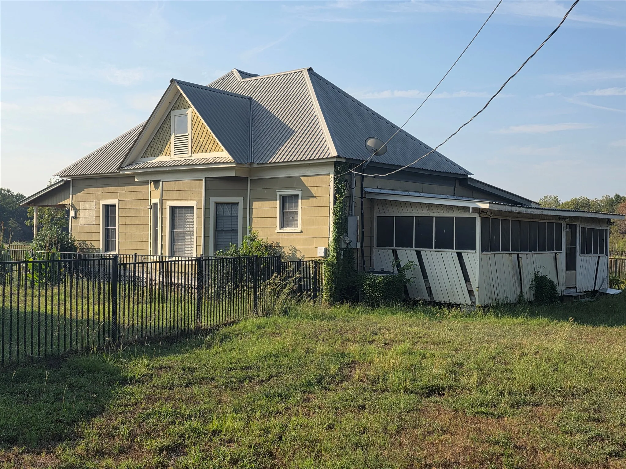 Single Family Residence For Sale in Limestone County , 1292 Fm 1365, Mexia, Texas 76667, 3 Bedroom, 2 Bathroom, Garage spaces, 1,560 Sqft, built in 1980, mls#21380362, Real Estate Agent in Mexia, Homes For Sale in Limestone county, Homes For Sale in Mexia, Realtor in Mexia Texas, Real Estate Brokerage Independent Realty Texas, Luminita Cordes Realtor