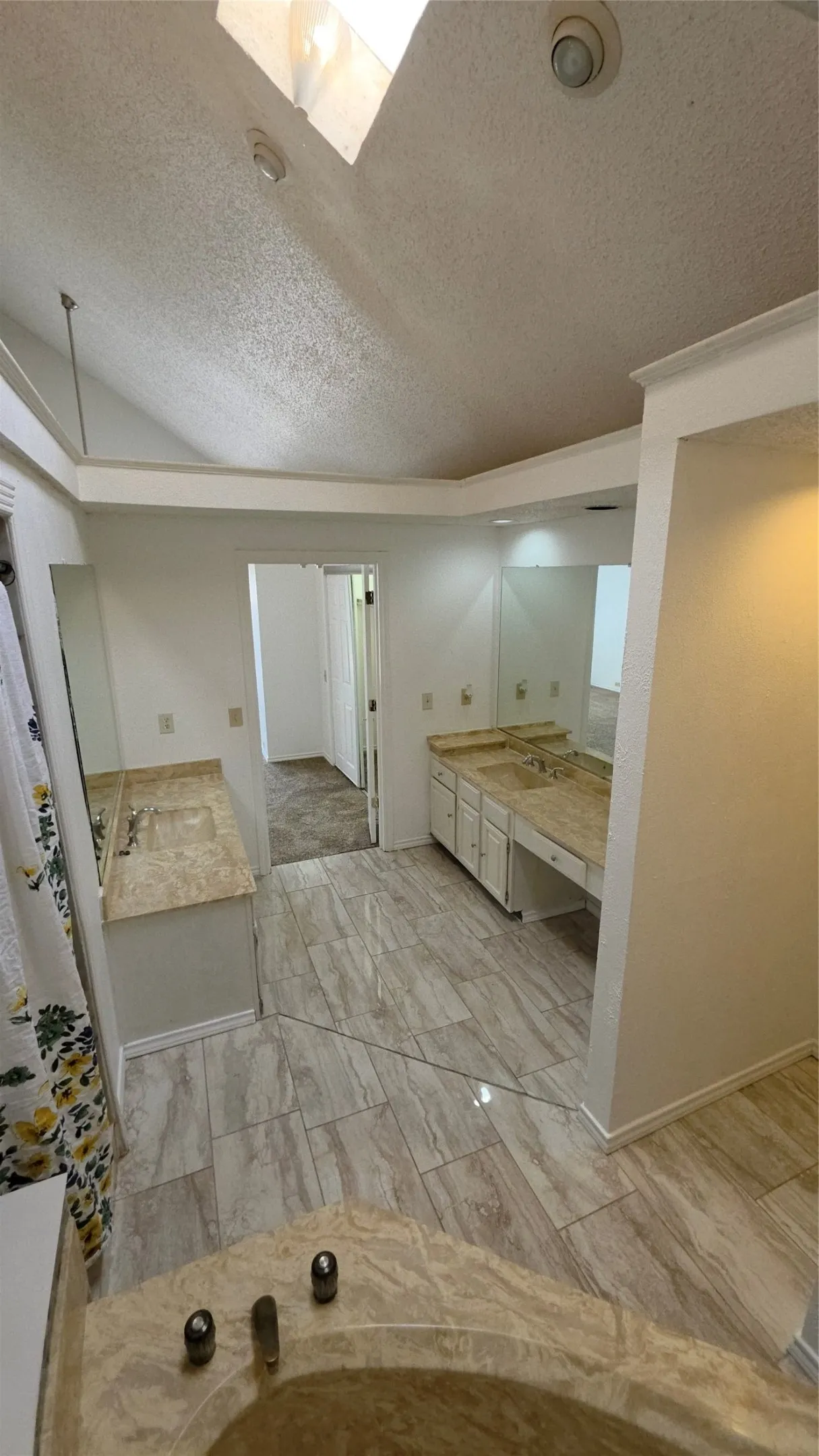 Single Family Residence For Rent in Dallas County , 598 Briarcliff Drive, Garland, Texas 75043, 3 Bedroom, 3 Bathroom, 2 Garage spaces, 1,876 Sqft, built in 1982, mls#21393673, Real Estate Agent in Garland, Homes For Rent in Dallas county, Homes For Rent in Garland, Realtor in Garland Texas, Real Estate Brokerage Independent Realty Texas, Luminita Cordes Realtor