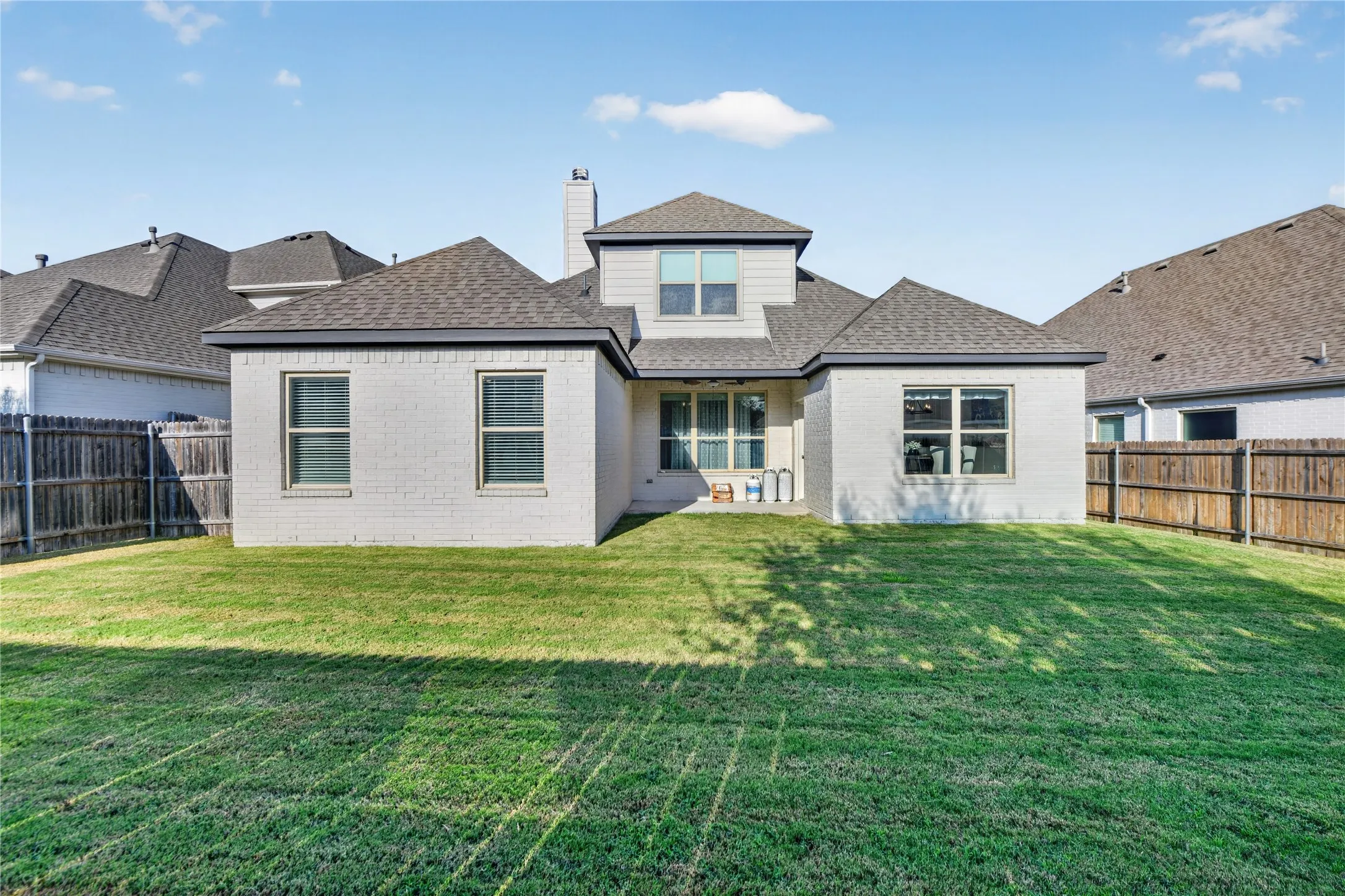 Single Family Residence For Sale in Tarrant County , 5220 Sonata Trail, Fort Worth, Texas 76126, 4 Bedroom, 3 Bathroom, 2 Garage spaces, 2,283 Sqft, built in 2019, mls#21395250, Real Estate Agent in Fort Worth, Homes For Sale in Tarrant county, Homes For Sale in Fort Worth, Realtor in Fort Worth Texas, Real Estate Brokerage Independent Realty Texas, Luminita Cordes Realtor