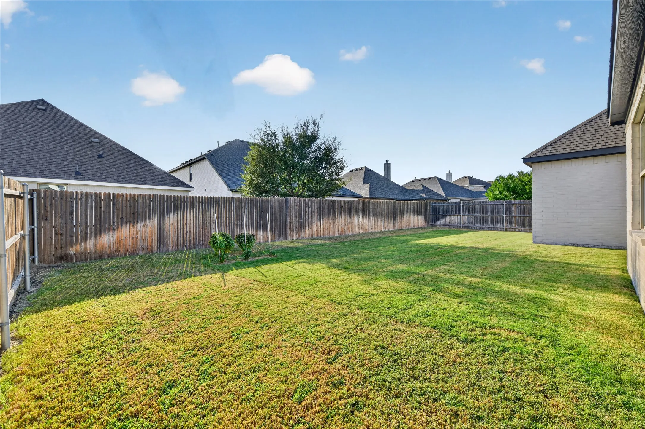 Single Family Residence For Sale in Tarrant County , 5220 Sonata Trail, Fort Worth, Texas 76126, 4 Bedroom, 3 Bathroom, 2 Garage spaces, 2,283 Sqft, built in 2019, mls#21395250, Real Estate Agent in Fort Worth, Homes For Sale in Tarrant county, Homes For Sale in Fort Worth, Realtor in Fort Worth Texas, Real Estate Brokerage Independent Realty Texas, Luminita Cordes Realtor