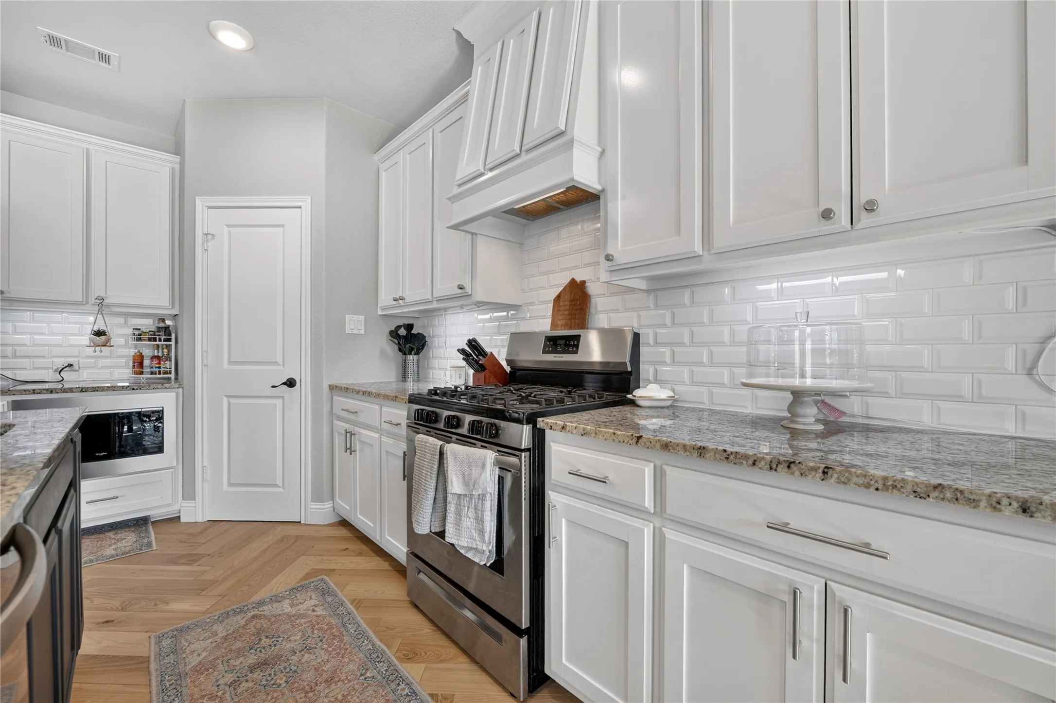 Single Family Residence For Sale in Tarrant County , 5220 Sonata Trail, Fort Worth, Texas 76126, 4 Bedroom, 3 Bathroom, 2 Garage spaces, 2,283 Sqft, built in 2019, mls#21395250, Real Estate Agent in Fort Worth, Homes For Sale in Tarrant county, Homes For Sale in Fort Worth, Realtor in Fort Worth Texas, Real Estate Brokerage Independent Realty Texas, Luminita Cordes Realtor