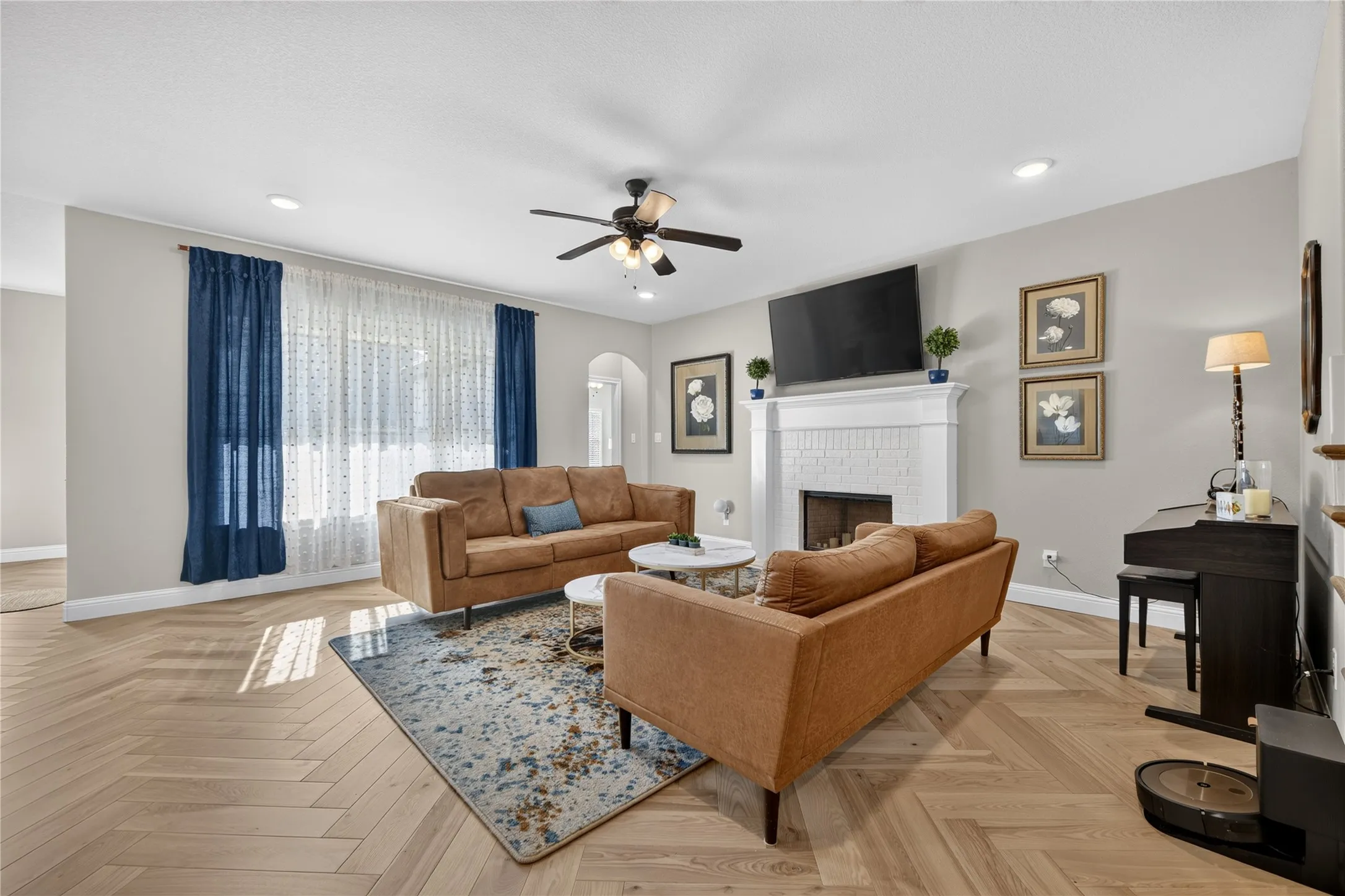 Single Family Residence For Sale in Tarrant County , 5220 Sonata Trail, Fort Worth, Texas 76126, 4 Bedroom, 3 Bathroom, 2 Garage spaces, 2,283 Sqft, built in 2019, mls#21395250, Real Estate Agent in Fort Worth, Homes For Sale in Tarrant county, Homes For Sale in Fort Worth, Realtor in Fort Worth Texas, Real Estate Brokerage Independent Realty Texas, Luminita Cordes Realtor