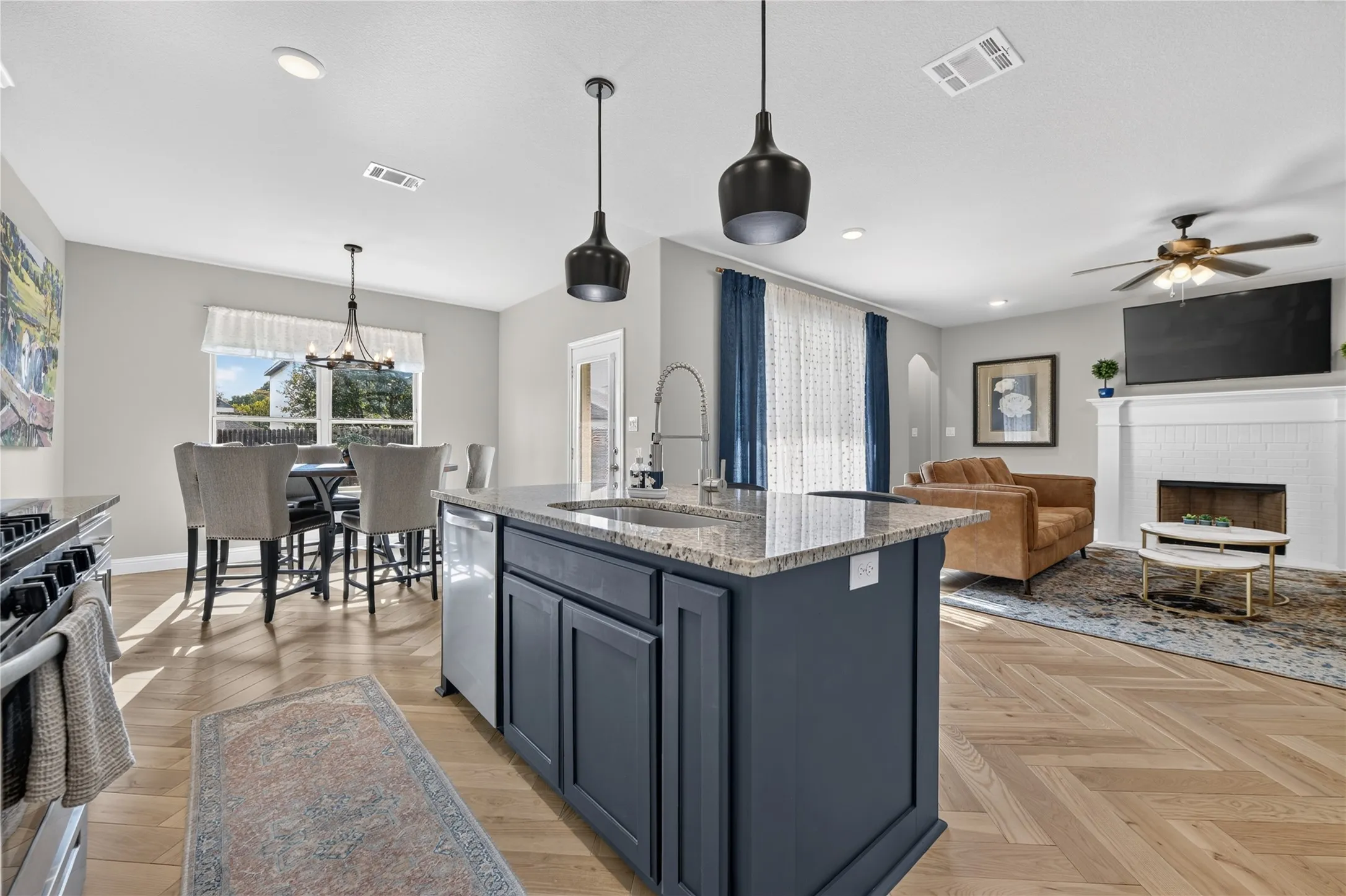 Single Family Residence For Sale in Tarrant County , 5220 Sonata Trail, Fort Worth, Texas 76126, 4 Bedroom, 3 Bathroom, 2 Garage spaces, 2,283 Sqft, built in 2019, mls#21395250, Real Estate Agent in Fort Worth, Homes For Sale in Tarrant county, Homes For Sale in Fort Worth, Realtor in Fort Worth Texas, Real Estate Brokerage Independent Realty Texas, Luminita Cordes Realtor