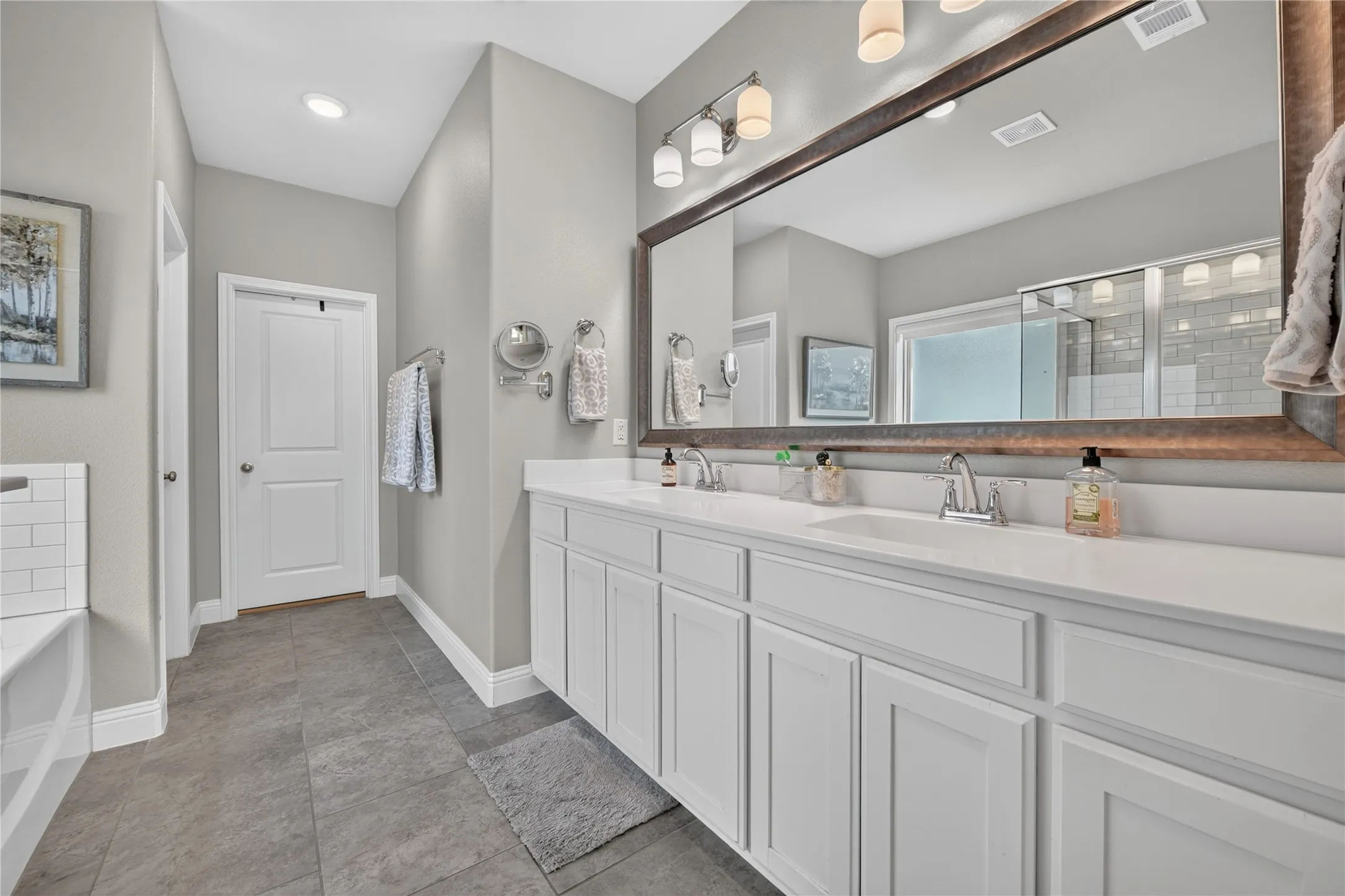 Single Family Residence For Sale in Tarrant County , 5220 Sonata Trail, Fort Worth, Texas 76126, 4 Bedroom, 3 Bathroom, 2 Garage spaces, 2,283 Sqft, built in 2019, mls#21395250, Real Estate Agent in Fort Worth, Homes For Sale in Tarrant county, Homes For Sale in Fort Worth, Realtor in Fort Worth Texas, Real Estate Brokerage Independent Realty Texas, Luminita Cordes Realtor