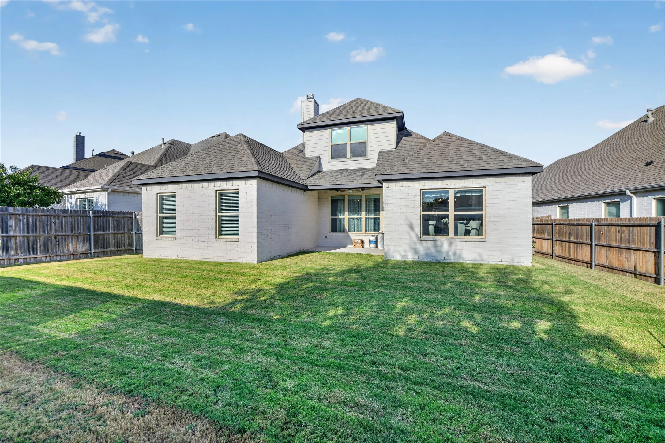 Single Family Residence For Sale in Tarrant County , 5220 Sonata Trail, Fort Worth, Texas 76126, 4 Bedroom, 3 Bathroom, 2 Garage spaces, 2,283 Sqft, built in 2019, mls#21395250, Real Estate Agent in Fort Worth, Homes For Sale in Tarrant county, Homes For Sale in Fort Worth, Realtor in Fort Worth Texas, Real Estate Brokerage Independent Realty Texas, Luminita Cordes Realtor