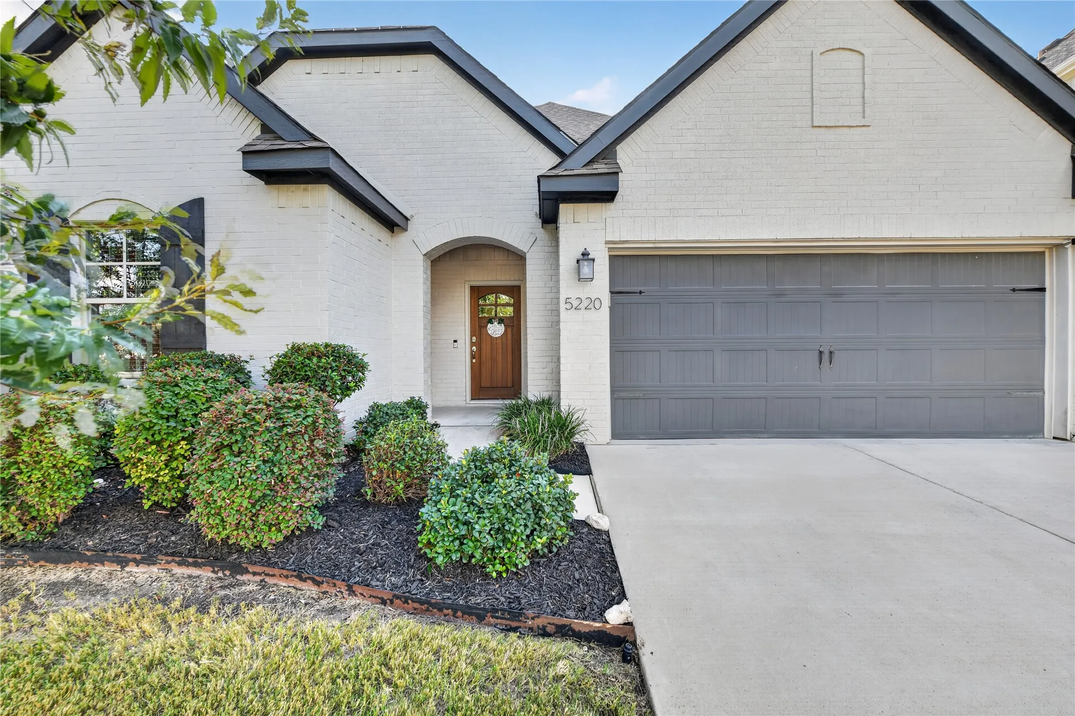 Single Family Residence For Sale in Tarrant County , 5220 Sonata Trail, Fort Worth, Texas 76126, 4 Bedroom, 3 Bathroom, 2 Garage spaces, 2,283 Sqft, built in 2019, mls#21395250, Real Estate Agent in Fort Worth, Homes For Sale in Tarrant county, Homes For Sale in Fort Worth, Realtor in Fort Worth Texas, Real Estate Brokerage Independent Realty Texas, Luminita Cordes Realtor
