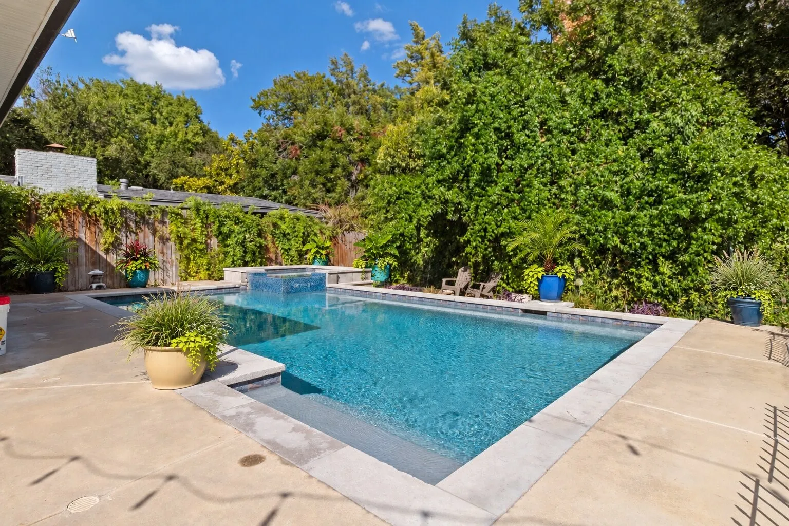 Single Family Residence For Sale in Dallas County , 2868 Ripplewood Drive, Dallas, Texas 75228, 3 Bedroom, 3 Bathroom, 2 Garage spaces, 1,912 Sqft, built in 1962, mls#21395402, Real Estate Agent in Dallas, Homes For Sale in Dallas county, Homes For Sale in Dallas, Realtor in Dallas Texas, Real Estate Brokerage Independent Realty Texas, Luminita Cordes Realtor