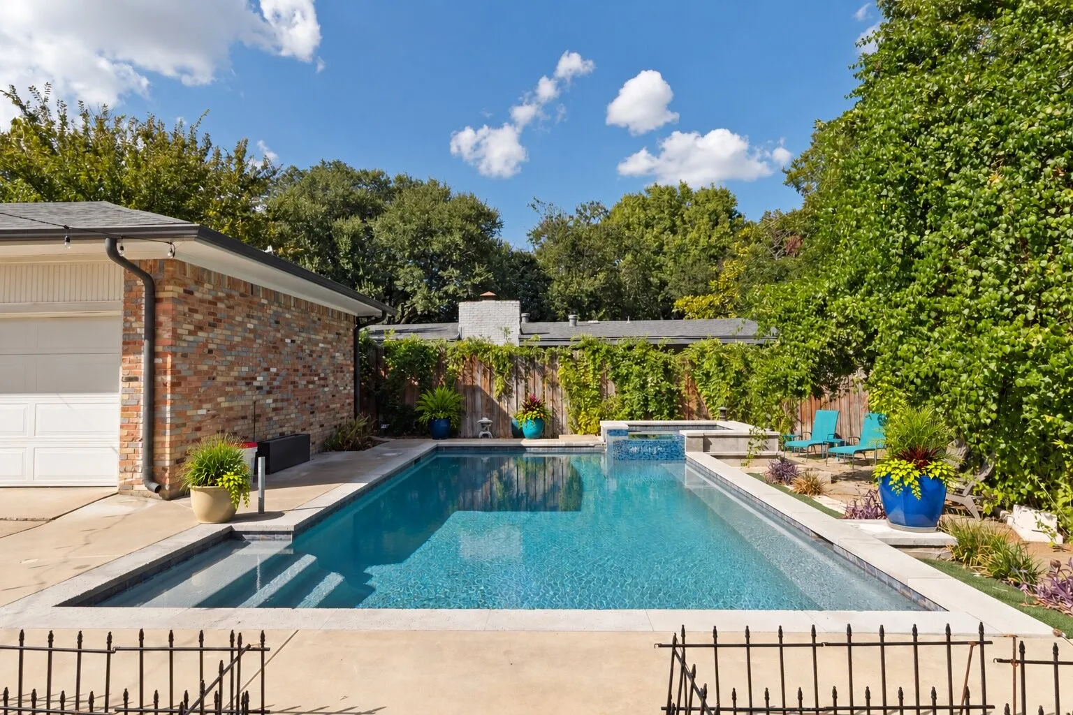 Single Family Residence For Sale in Dallas County , 2868 Ripplewood Drive, Dallas, Texas 75228, 3 Bedroom, 3 Bathroom, 2 Garage spaces, 1,912 Sqft, built in 1962, mls#21395402, Real Estate Agent in Dallas, Homes For Sale in Dallas county, Homes For Sale in Dallas, Realtor in Dallas Texas, Real Estate Brokerage Independent Realty Texas, Luminita Cordes Realtor