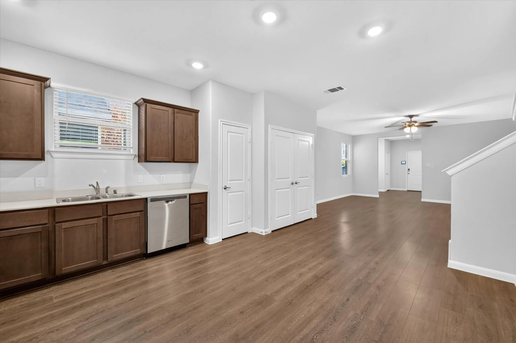 Single Family Residence For Sale in Grayson County , 3920 Oak Creek Circle, Denison, Texas 75020, 3 Bedroom, 3 Bathroom, 2 Garage spaces, 1,930 Sqft, built in 2022, mls#21394775, Real Estate Agent in Denison, Homes For Sale in Grayson county, Homes For Sale in Denison, Realtor in Denison Texas, Real Estate Brokerage Independent Realty Texas, Luminita Cordes Realtor