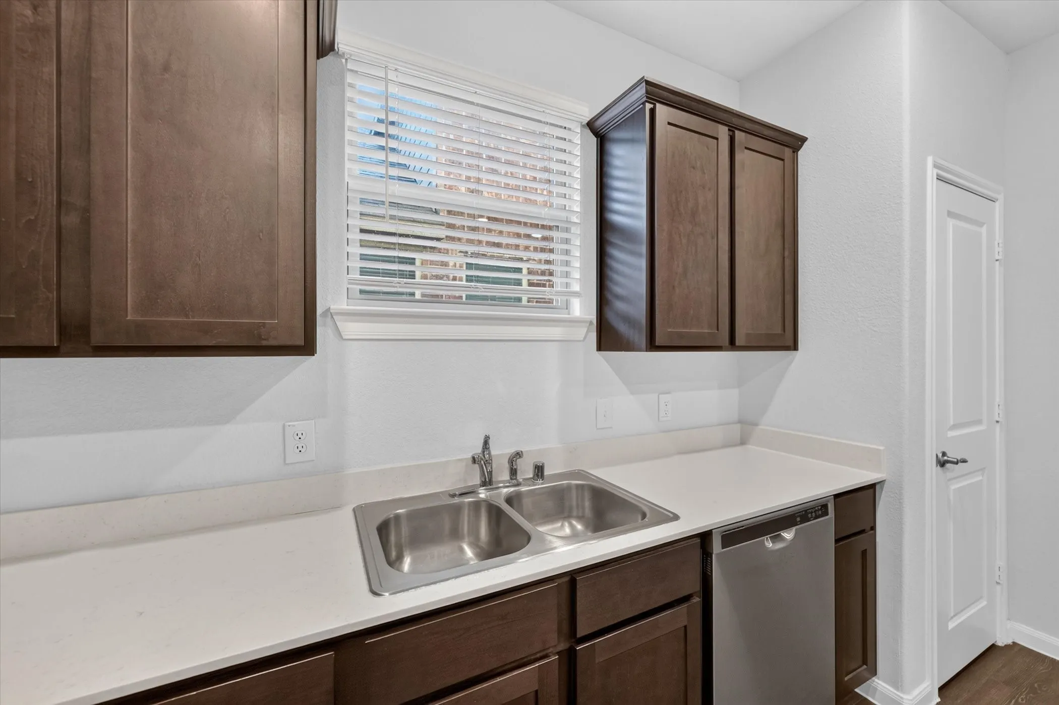 Single Family Residence For Sale in Grayson County , 3920 Oak Creek Circle, Denison, Texas 75020, 3 Bedroom, 3 Bathroom, 2 Garage spaces, 1,930 Sqft, built in 2022, mls#21394775, Real Estate Agent in Denison, Homes For Sale in Grayson county, Homes For Sale in Denison, Realtor in Denison Texas, Real Estate Brokerage Independent Realty Texas, Luminita Cordes Realtor