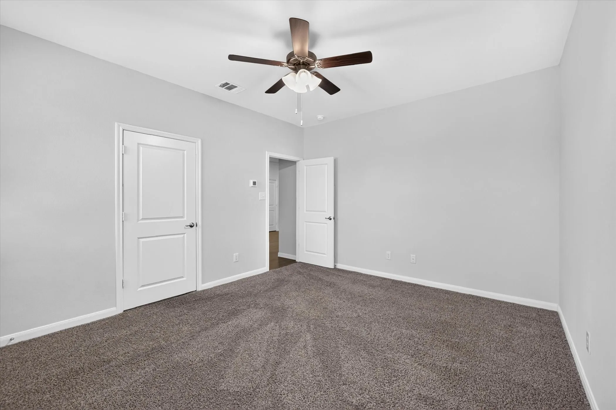 Single Family Residence For Sale in Grayson County , 3920 Oak Creek Circle, Denison, Texas 75020, 3 Bedroom, 3 Bathroom, 2 Garage spaces, 1,930 Sqft, built in 2022, mls#21394775, Real Estate Agent in Denison, Homes For Sale in Grayson county, Homes For Sale in Denison, Realtor in Denison Texas, Real Estate Brokerage Independent Realty Texas, Luminita Cordes Realtor