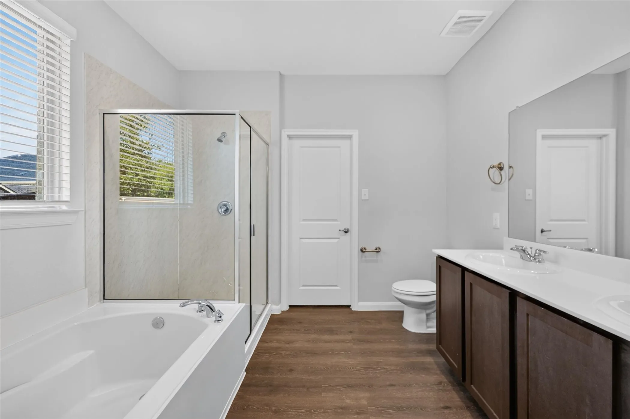 Single Family Residence For Sale in Grayson County , 3920 Oak Creek Circle, Denison, Texas 75020, 3 Bedroom, 3 Bathroom, 2 Garage spaces, 1,930 Sqft, built in 2022, mls#21394775, Real Estate Agent in Denison, Homes For Sale in Grayson county, Homes For Sale in Denison, Realtor in Denison Texas, Real Estate Brokerage Independent Realty Texas, Luminita Cordes Realtor