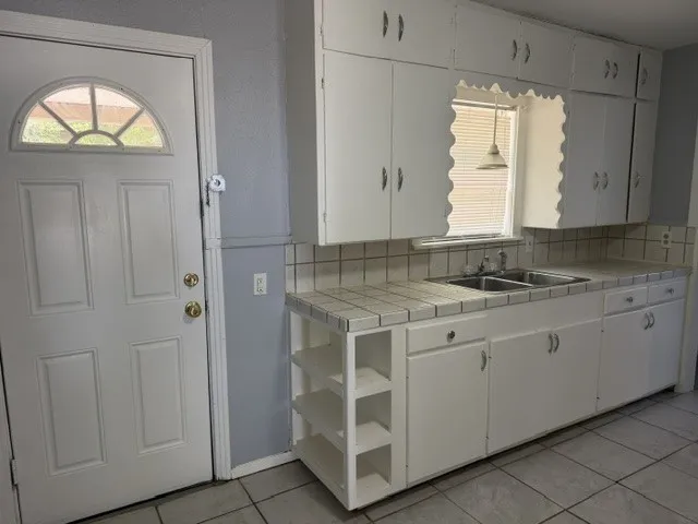 Single Family Residence For Rent in Montague County , 206 E Nelson Street, Bowie, Texas 76230, 3 Bedroom, 1 Bathroom, Garage spaces, 1,056 Sqft, built in 1940, mls#21395627, Real Estate Agent in Bowie, Homes For Rent in Montague county, Homes For Rent in Bowie, Realtor in Bowie Texas, Real Estate Brokerage Independent Realty Texas, Luminita Cordes Realtor