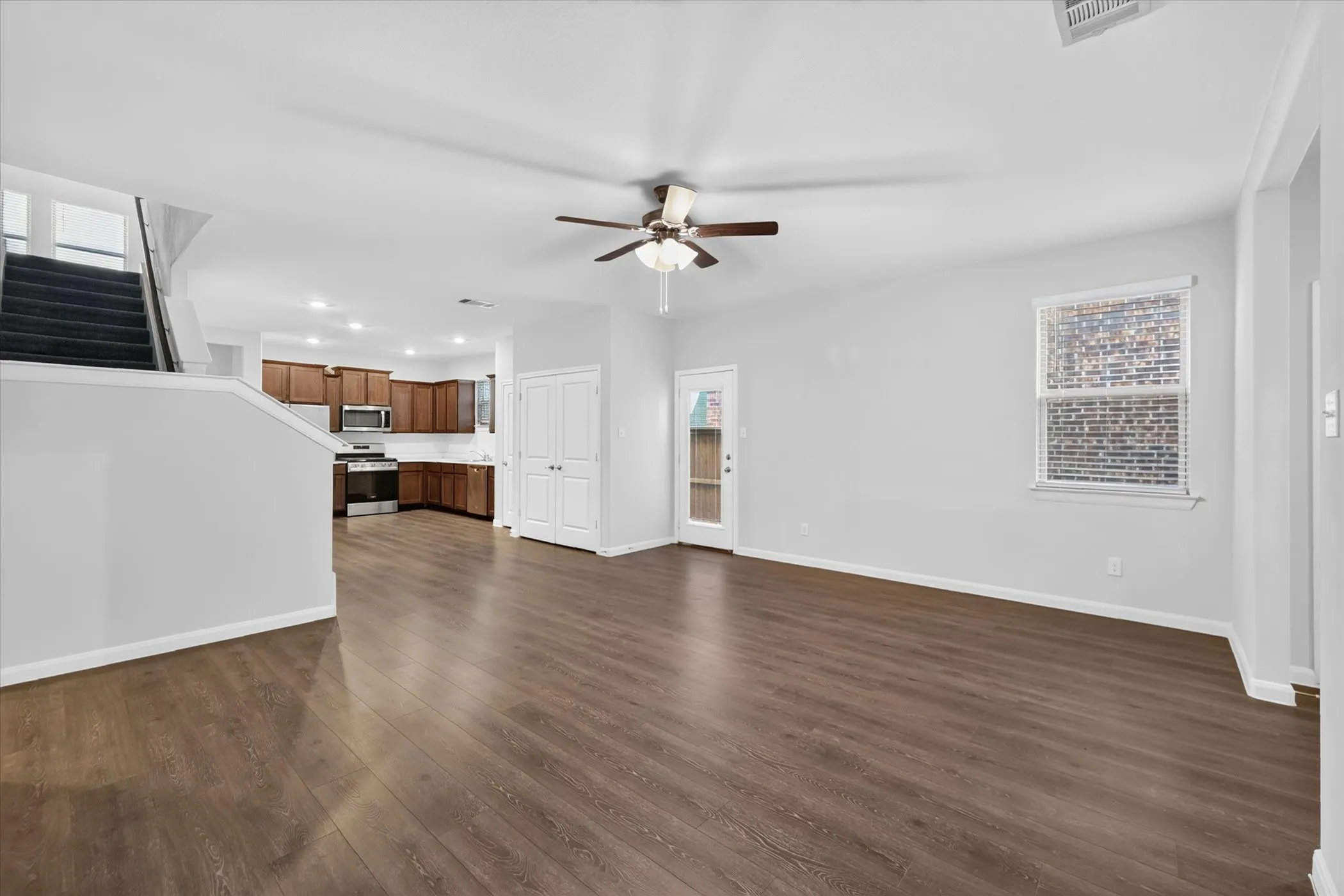 Single Family Residence For Rent in Grayson County , 3920 Oak Creek Circle, Denison, Texas 75020, 3 Bedroom, 2 Bathroom, 2 Garage spaces, 1,930 Sqft, built in 2022, mls#21394786, Real Estate Agent in Denison, Homes For Rent in Grayson county, Homes For Rent in Denison, Realtor in Denison Texas, Real Estate Brokerage Independent Realty Texas, Luminita Cordes Realtor