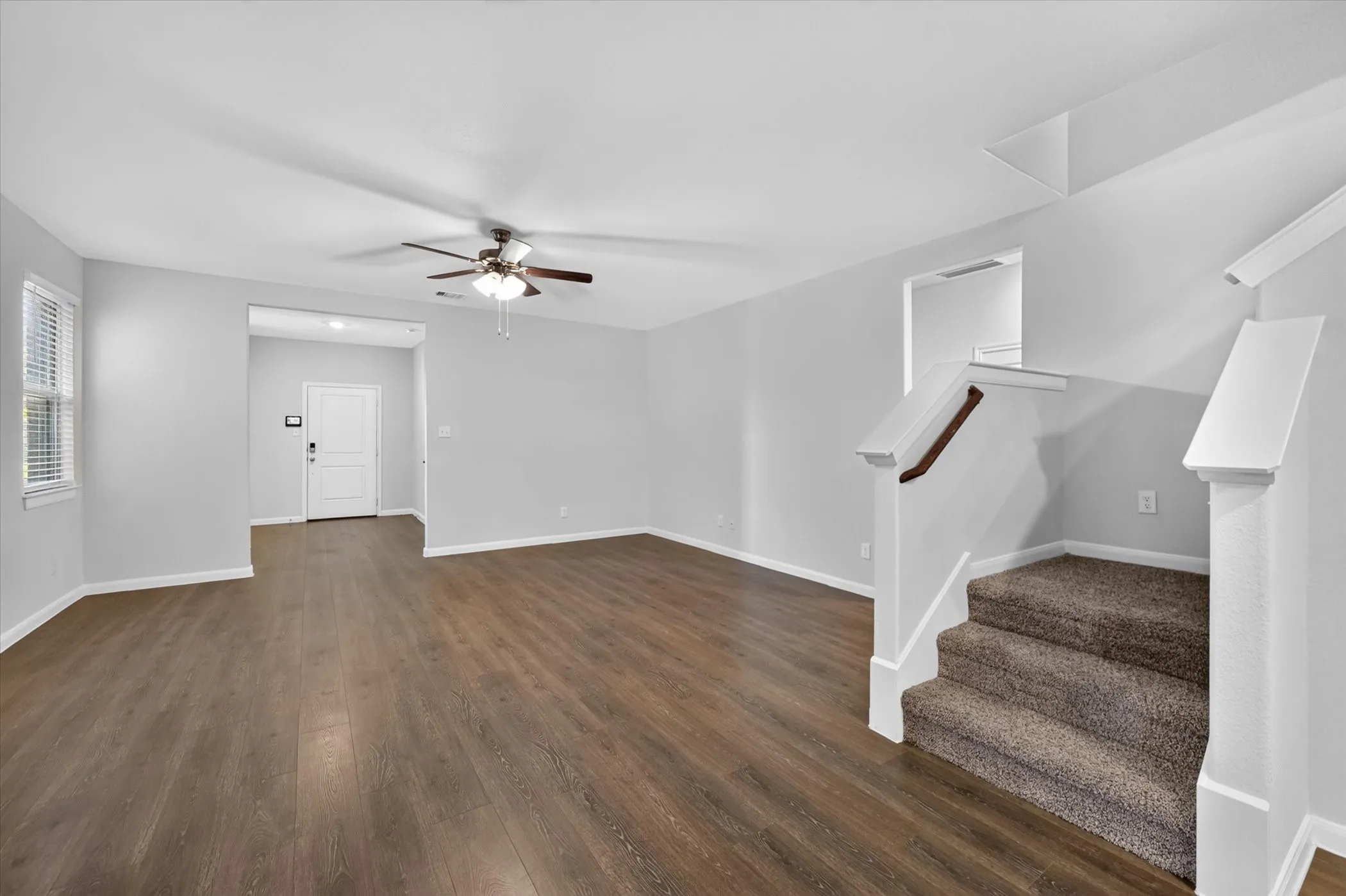 Single Family Residence For Rent in Grayson County , 3920 Oak Creek Circle, Denison, Texas 75020, 3 Bedroom, 2 Bathroom, 2 Garage spaces, 1,930 Sqft, built in 2022, mls#21394786, Real Estate Agent in Denison, Homes For Rent in Grayson county, Homes For Rent in Denison, Realtor in Denison Texas, Real Estate Brokerage Independent Realty Texas, Luminita Cordes Realtor