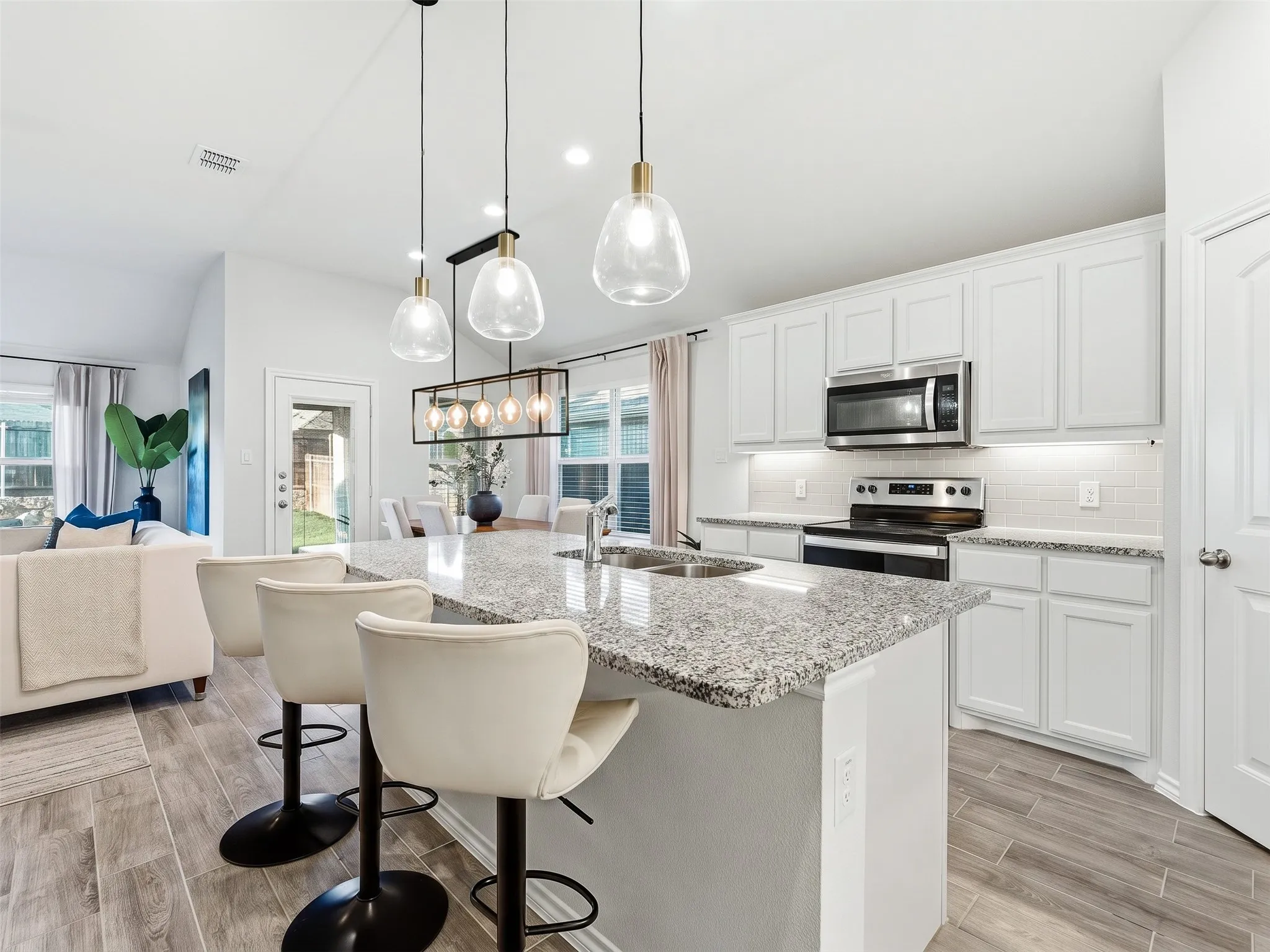 Single Family Residence For Sale in Denton County , 635 Frio Lane, Aubrey, Texas 76227, 4 Bedroom, 2 Bathroom, 2 Garage spaces, 2,022 Sqft, built in 2022, mls#21375073, Real Estate Agent in Aubrey, Homes For Sale in Denton county, Homes For Sale in Aubrey, Realtor in Aubrey Texas, Real Estate Brokerage Independent Realty Texas, Luminita Cordes Realtor