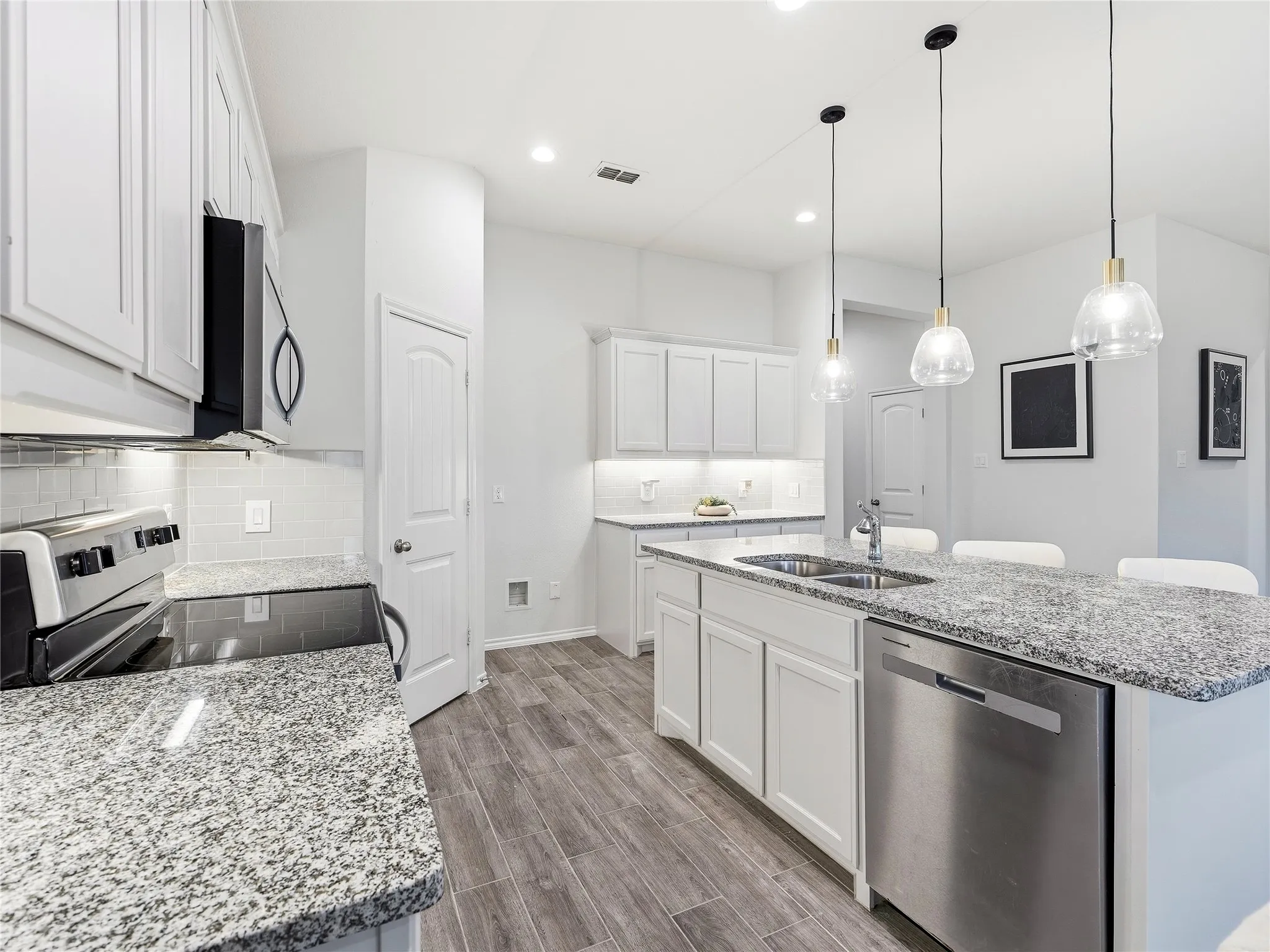Single Family Residence For Sale in Denton County , 635 Frio Lane, Aubrey, Texas 76227, 4 Bedroom, 2 Bathroom, 2 Garage spaces, 2,022 Sqft, built in 2022, mls#21375073, Real Estate Agent in Aubrey, Homes For Sale in Denton county, Homes For Sale in Aubrey, Realtor in Aubrey Texas, Real Estate Brokerage Independent Realty Texas, Luminita Cordes Realtor