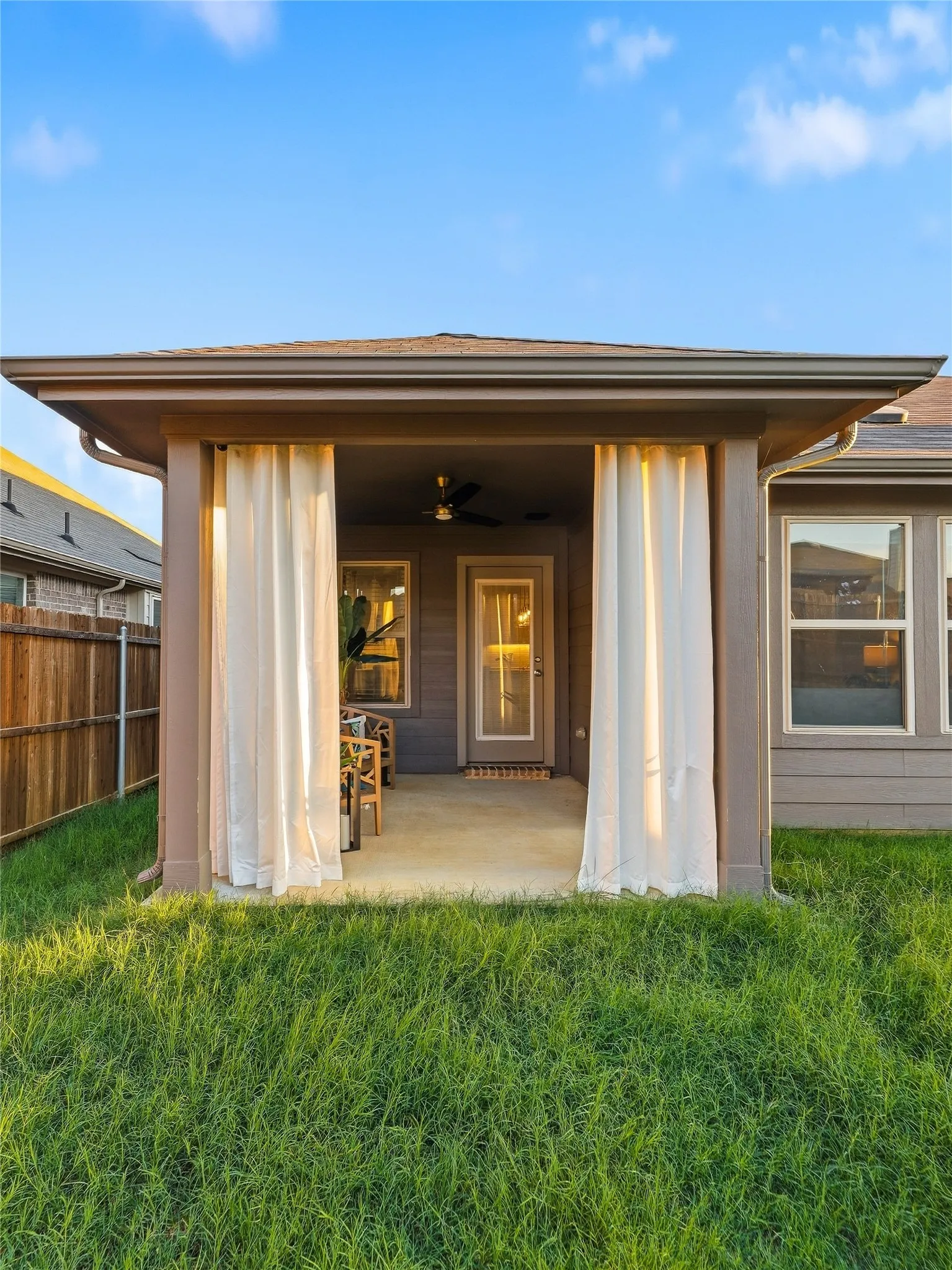 Single Family Residence For Sale in Denton County , 635 Frio Lane, Aubrey, Texas 76227, 4 Bedroom, 2 Bathroom, 2 Garage spaces, 2,022 Sqft, built in 2022, mls#21375073, Real Estate Agent in Aubrey, Homes For Sale in Denton county, Homes For Sale in Aubrey, Realtor in Aubrey Texas, Real Estate Brokerage Independent Realty Texas, Luminita Cordes Realtor