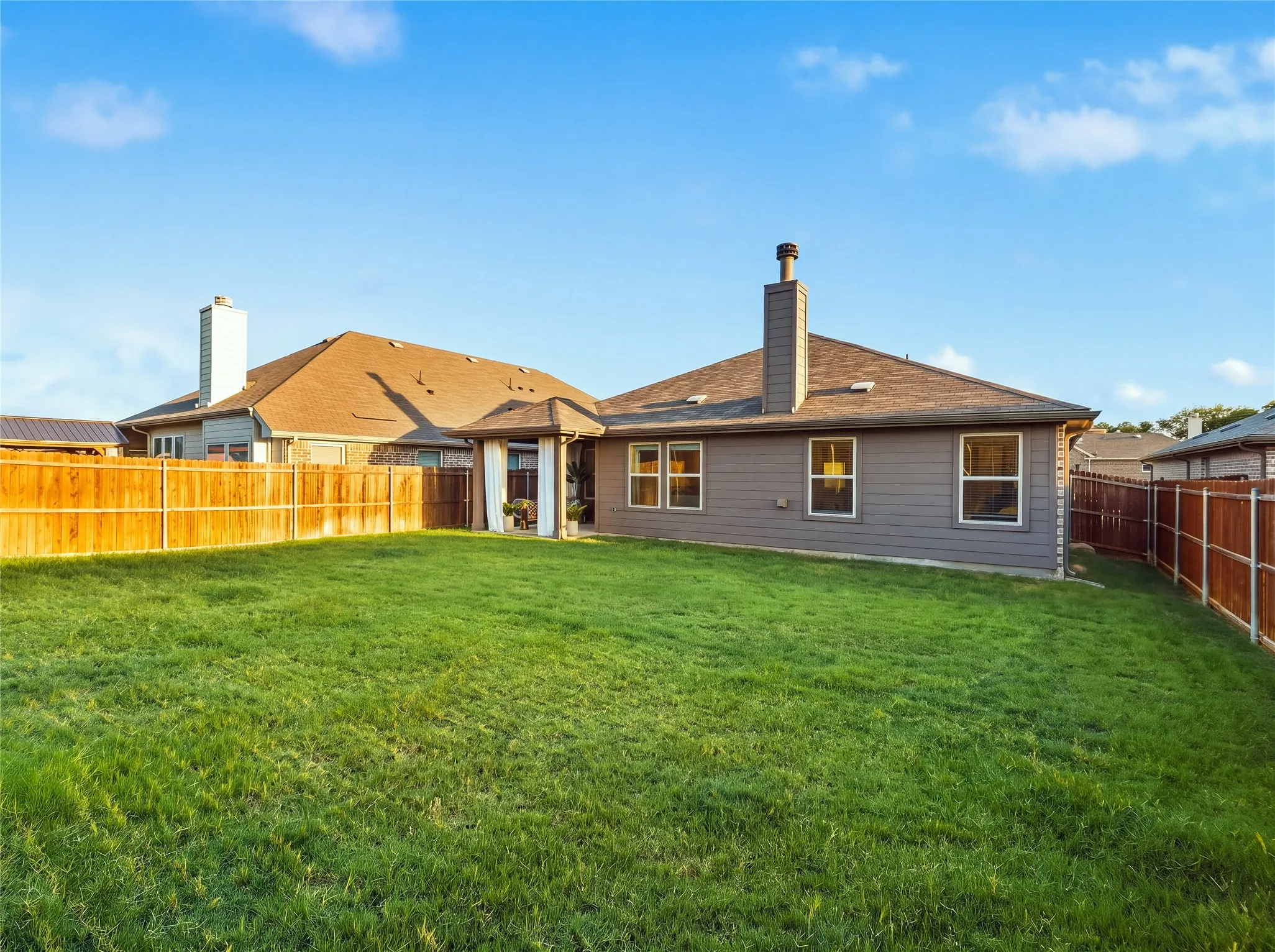 Single Family Residence For Sale in Denton County , 635 Frio Lane, Aubrey, Texas 76227, 4 Bedroom, 2 Bathroom, 2 Garage spaces, 2,022 Sqft, built in 2022, mls#21375073, Real Estate Agent in Aubrey, Homes For Sale in Denton county, Homes For Sale in Aubrey, Realtor in Aubrey Texas, Real Estate Brokerage Independent Realty Texas, Luminita Cordes Realtor