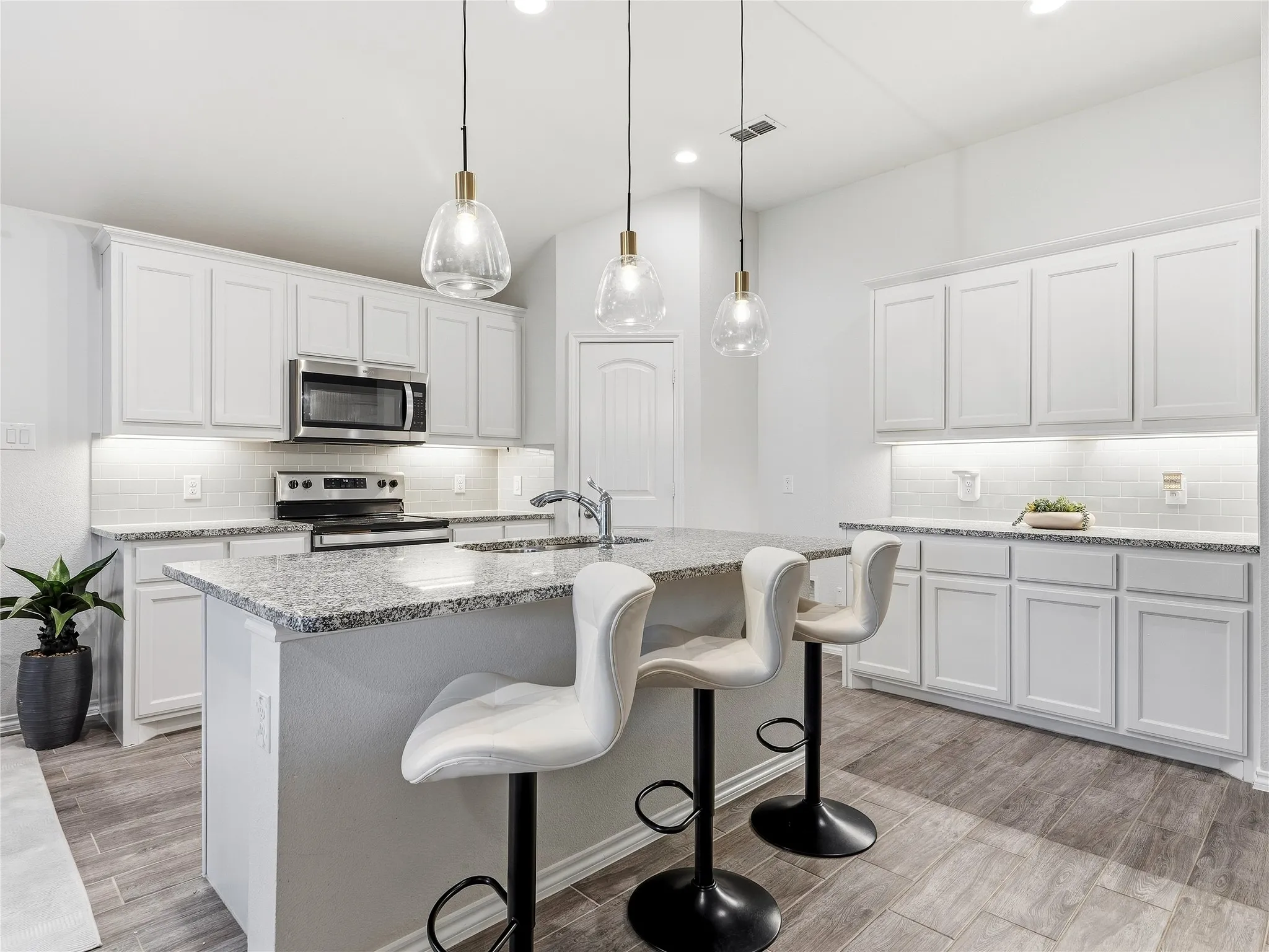 Single Family Residence For Sale in Denton County , 635 Frio Lane, Aubrey, Texas 76227, 4 Bedroom, 2 Bathroom, 2 Garage spaces, 2,022 Sqft, built in 2022, mls#21375073, Real Estate Agent in Aubrey, Homes For Sale in Denton county, Homes For Sale in Aubrey, Realtor in Aubrey Texas, Real Estate Brokerage Independent Realty Texas, Luminita Cordes Realtor
