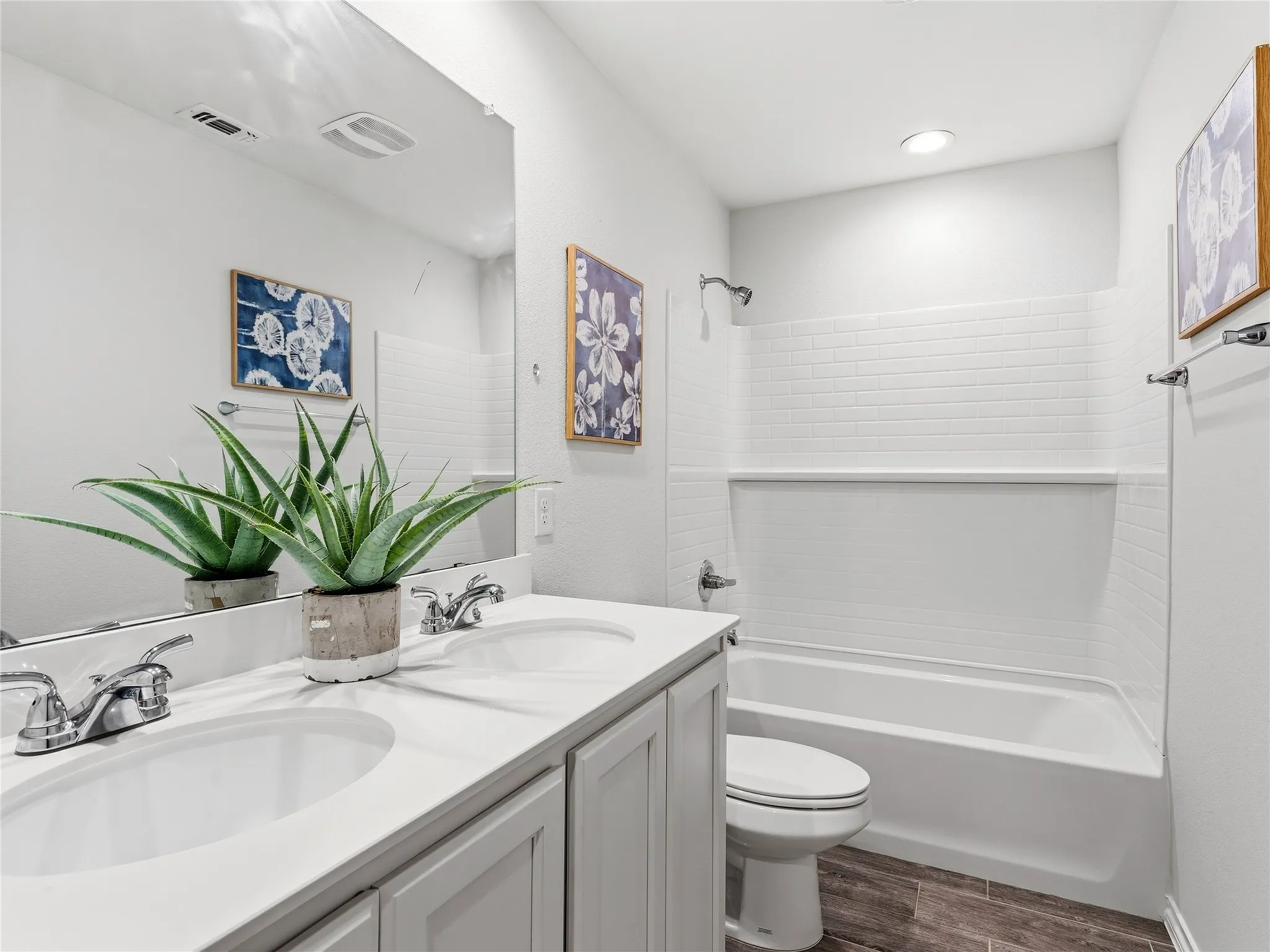 Single Family Residence For Sale in Denton County , 635 Frio Lane, Aubrey, Texas 76227, 4 Bedroom, 2 Bathroom, 2 Garage spaces, 2,022 Sqft, built in 2022, mls#21375073, Real Estate Agent in Aubrey, Homes For Sale in Denton county, Homes For Sale in Aubrey, Realtor in Aubrey Texas, Real Estate Brokerage Independent Realty Texas, Luminita Cordes Realtor