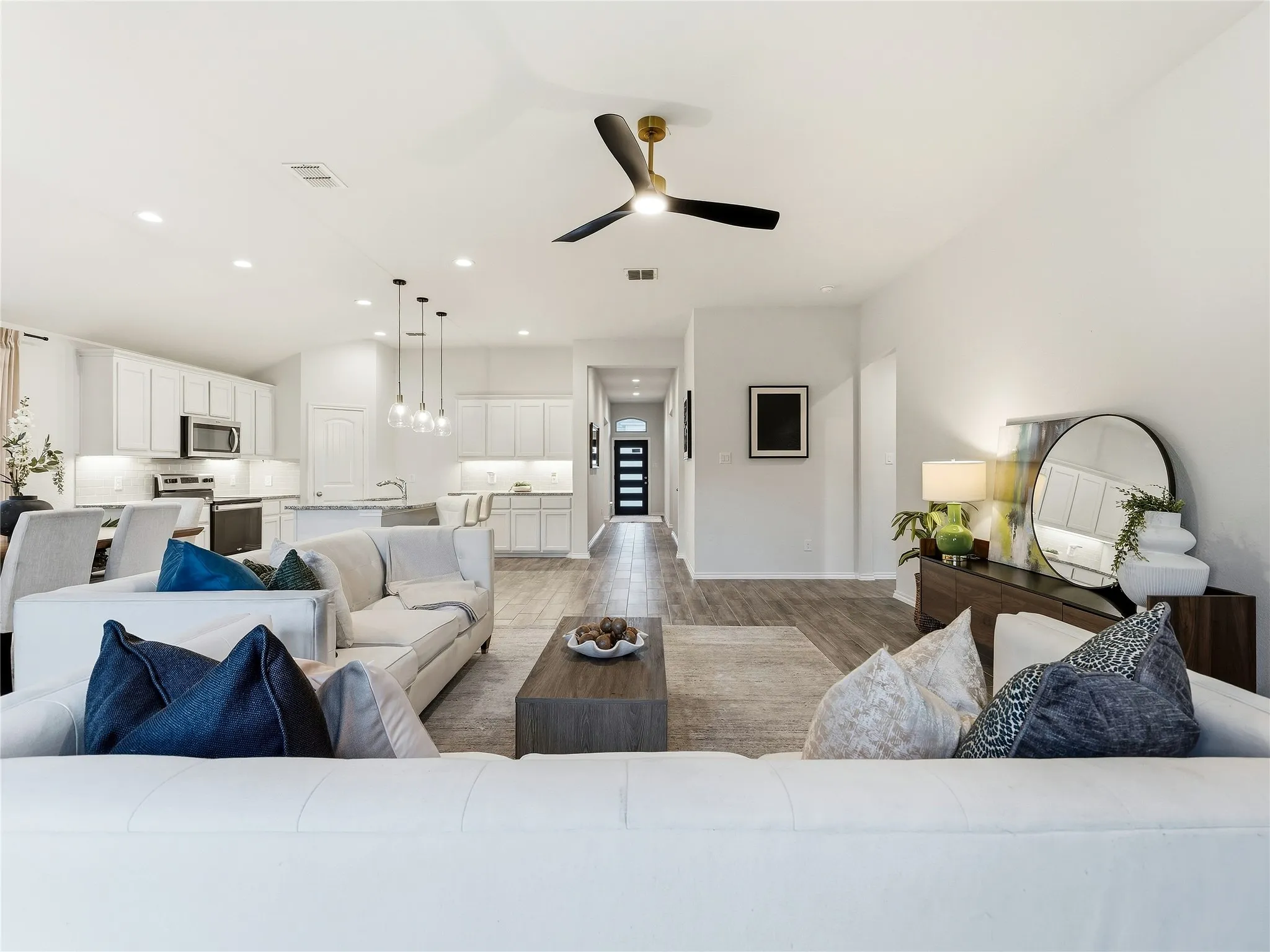 Single Family Residence For Sale in Denton County , 635 Frio Lane, Aubrey, Texas 76227, 4 Bedroom, 2 Bathroom, 2 Garage spaces, 2,022 Sqft, built in 2022, mls#21375073, Real Estate Agent in Aubrey, Homes For Sale in Denton county, Homes For Sale in Aubrey, Realtor in Aubrey Texas, Real Estate Brokerage Independent Realty Texas, Luminita Cordes Realtor
