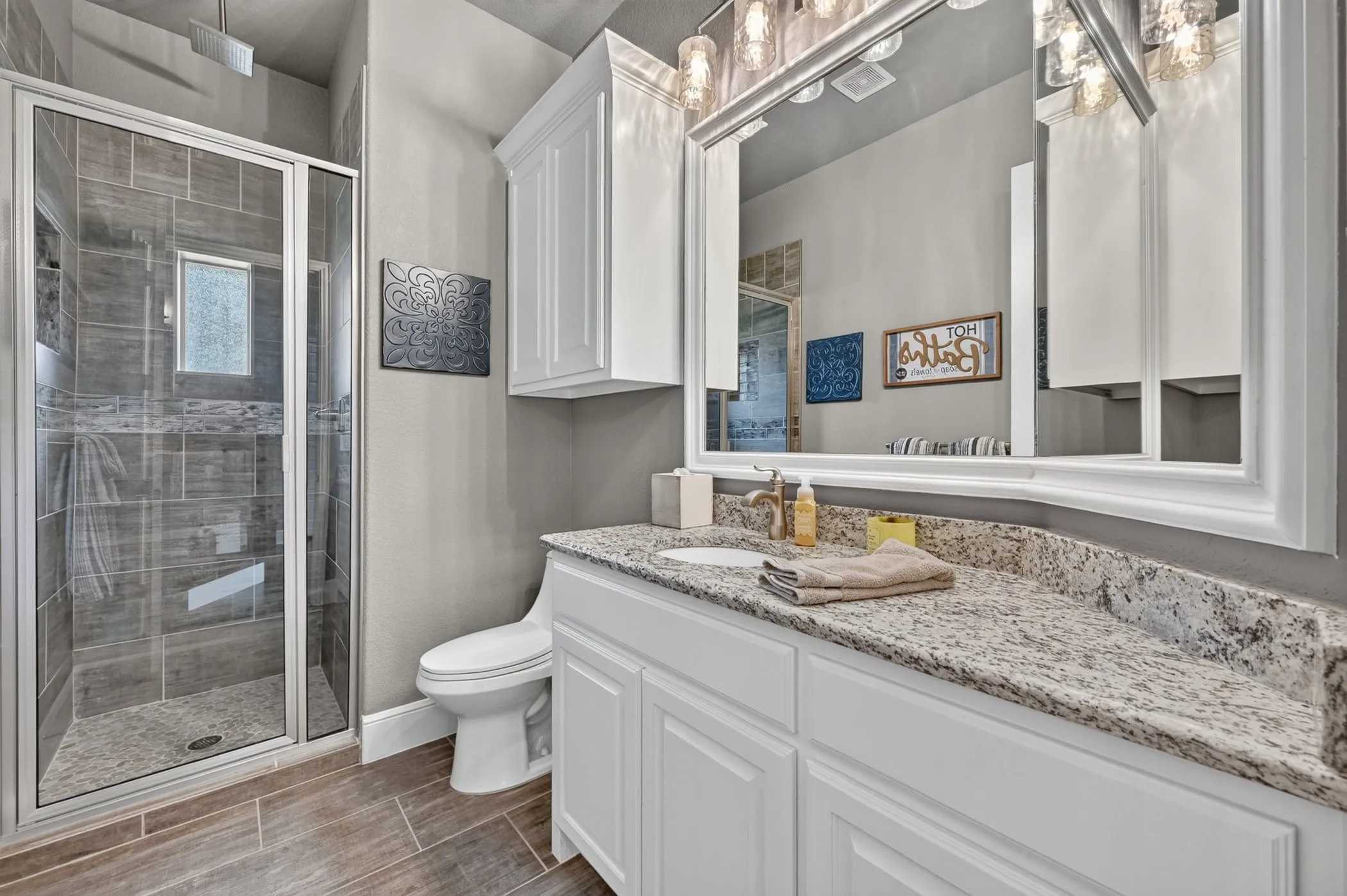 Full Secondary Bathroom on 1st floor