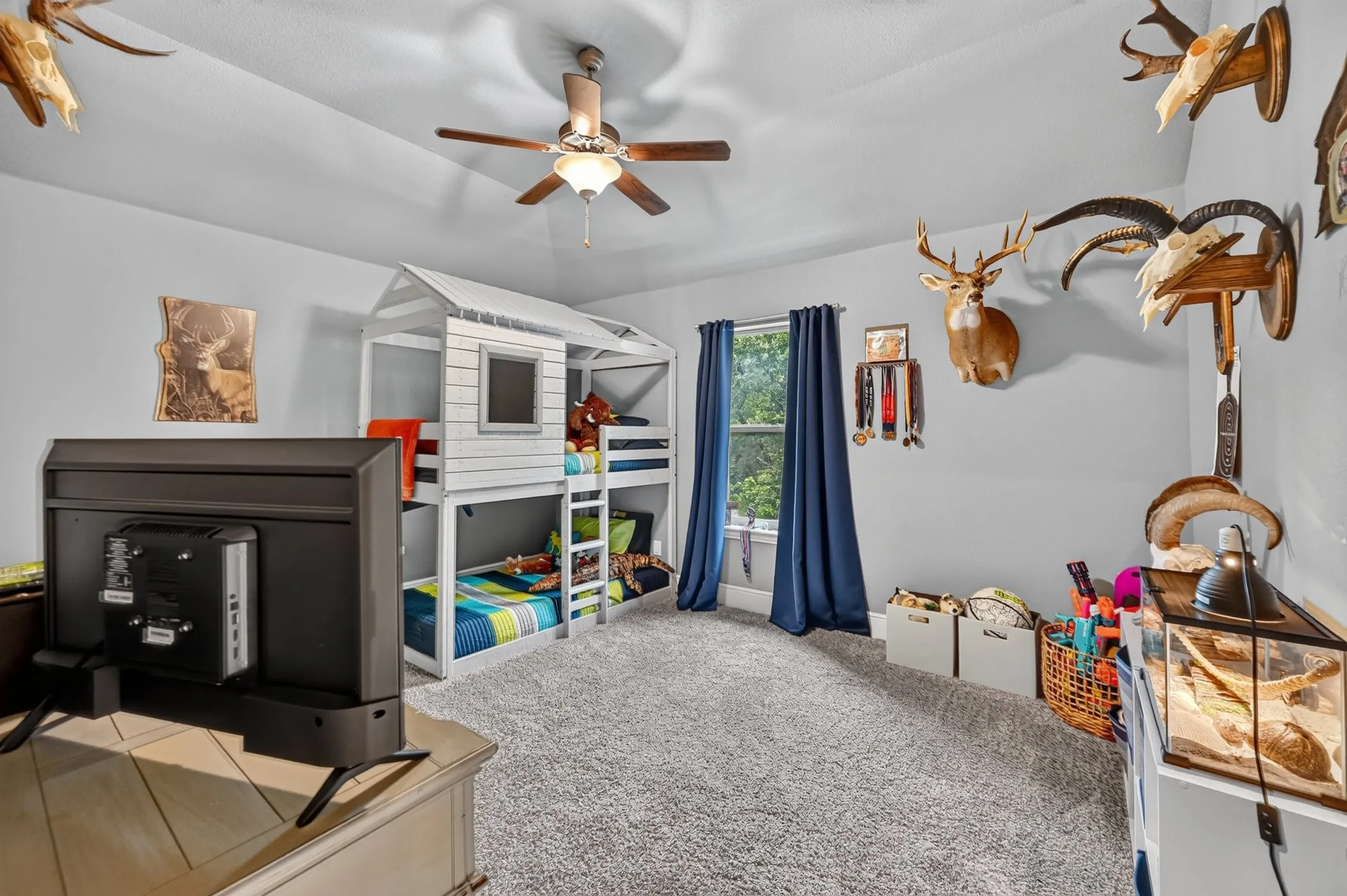 Single Family Residence For Sale in Tarrant County , 308 Familia Court, Azle, Texas 76020, 4 Bedroom, 4 Bathroom, Garage spaces, 3,526 Sqft, built in 2019, mls#21394526, Real Estate Agent in Azle, Homes For Sale in Tarrant county, Homes For Sale in Azle, Realtor in Azle Texas, Real Estate Brokerage Independent Realty Texas, Luminita Cordes Realtor